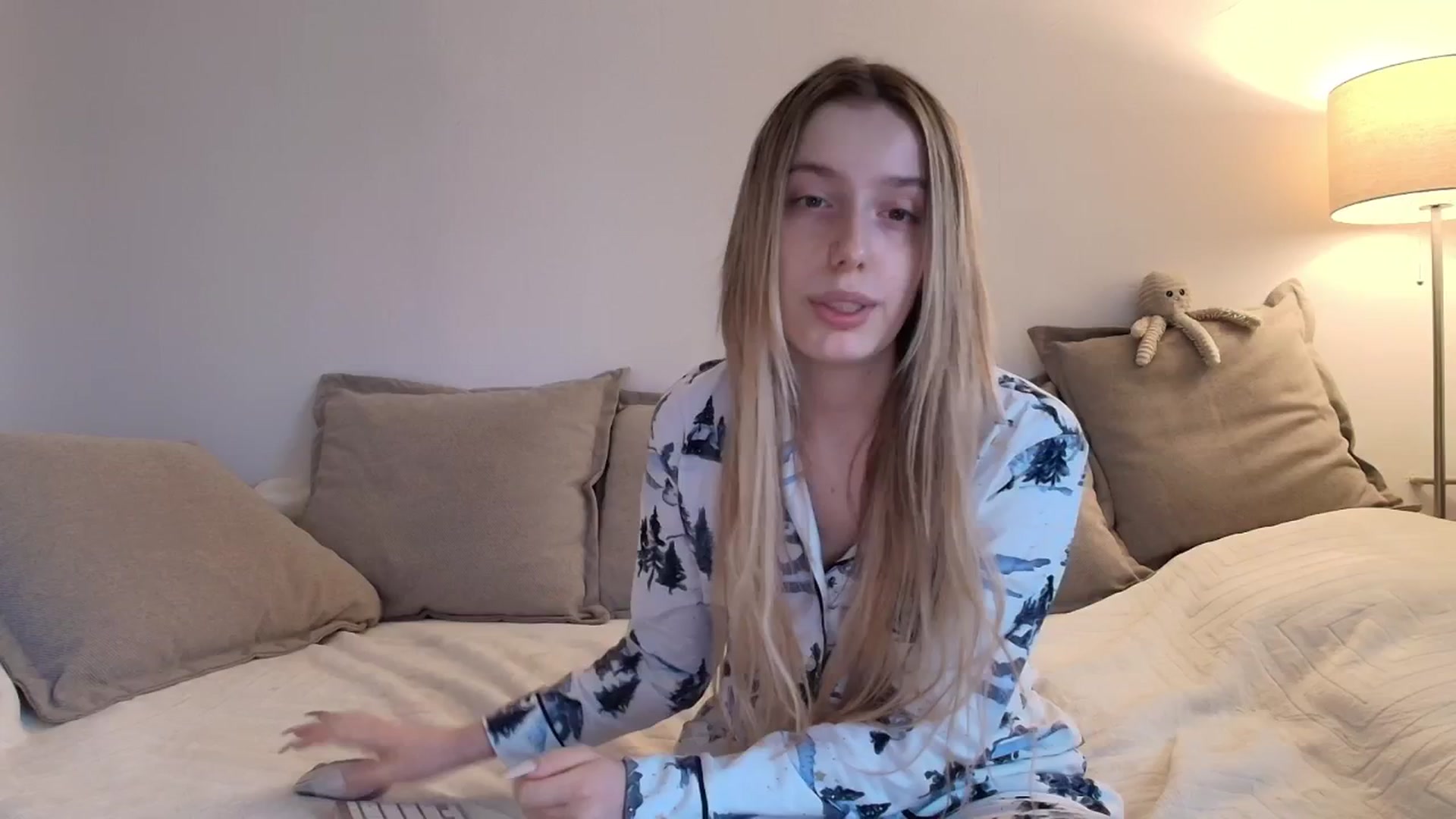 Gallery image thumbnail from Elenaxkiss's myfreecams stream on, 11/26/2025, 11:04 image 14 of 20