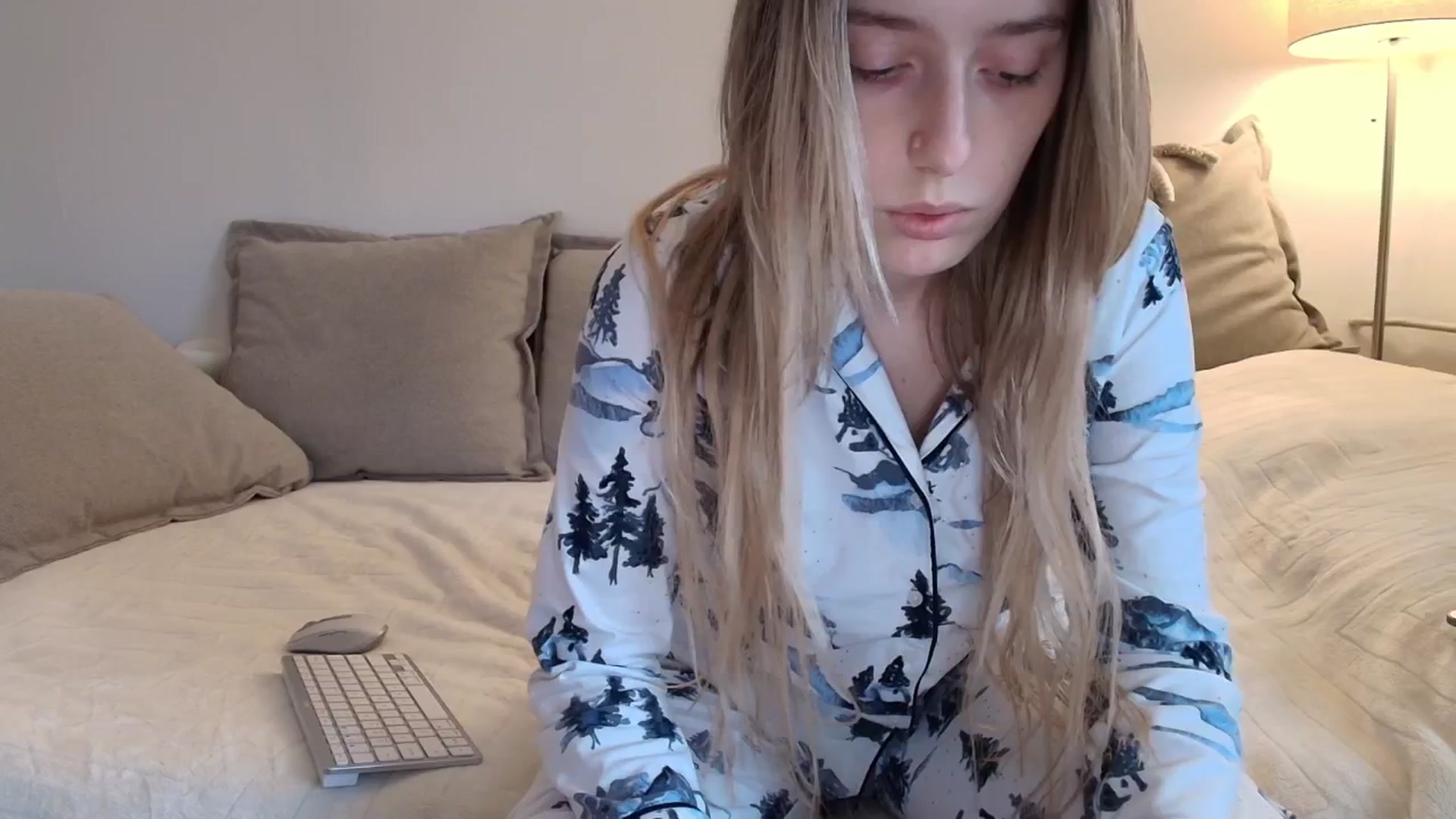 Gallery image thumbnail from Elenaxkiss's myfreecams stream on, 11/26/2025, 11:04 image 2 of 20