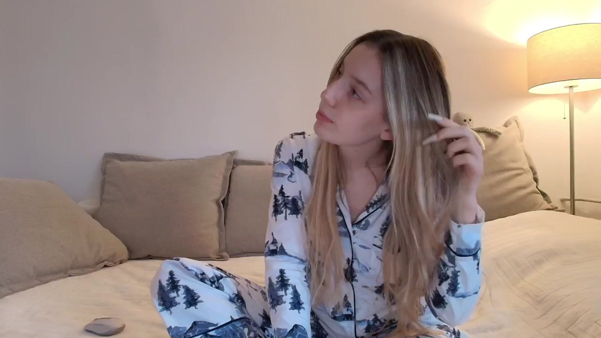 Gallery image thumbnail from Elenaxkiss's myfreecams stream on, 11/26/2025, 11:04 image 1 of 20