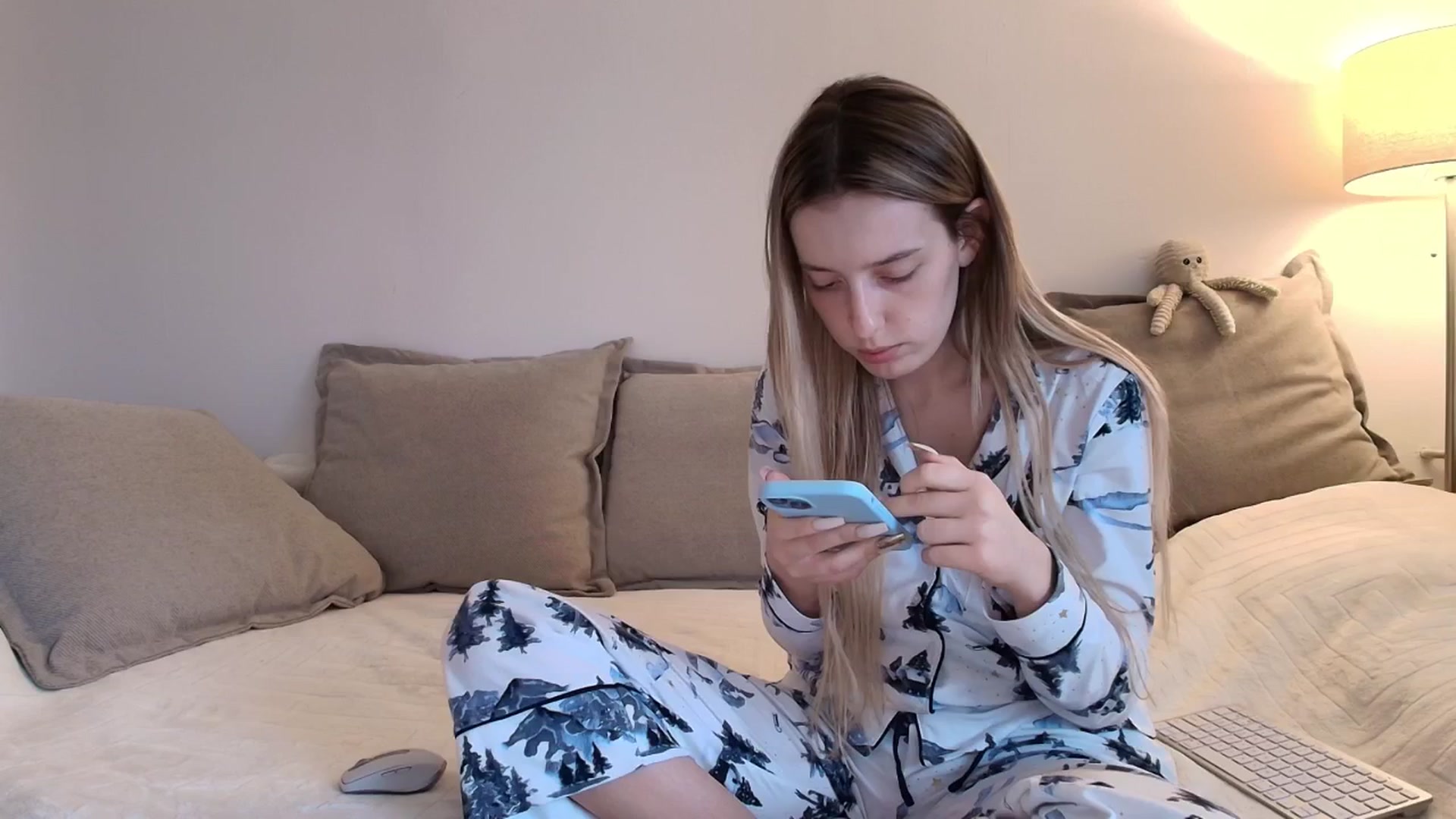 Gallery image thumbnail from Elenaxkiss's myfreecams stream on, 11/26/2025, 11:04 image 5 of 20