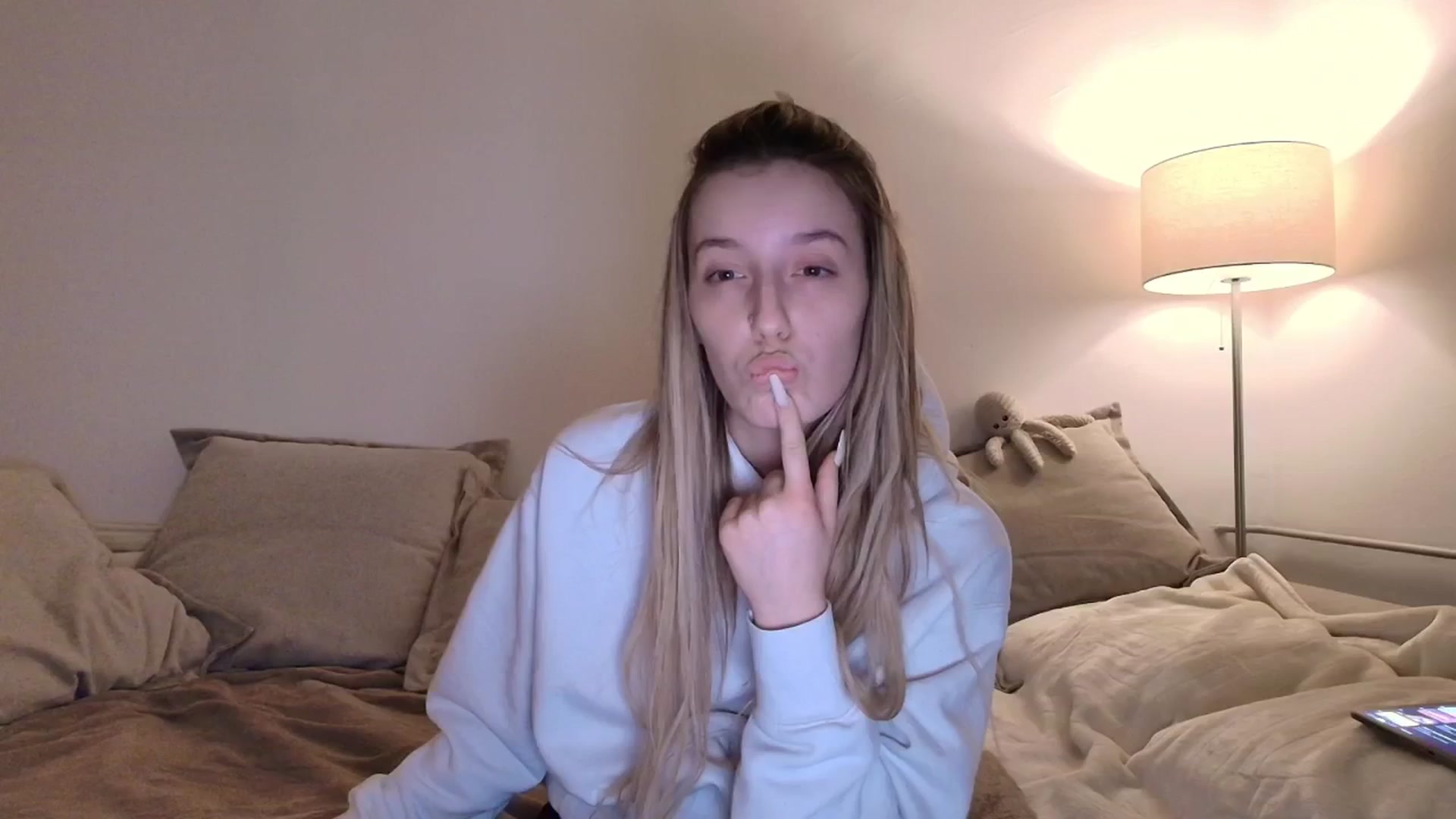 Gallery image thumbnail from Elenaxkiss's myfreecams stream on, 11/30/2025, 02:52 image 16 of 20