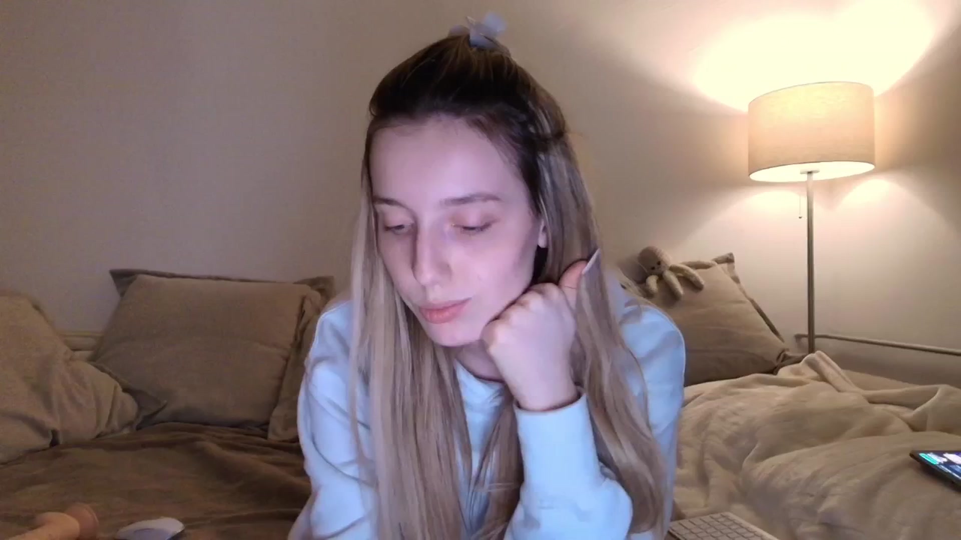 Gallery image thumbnail from Elenaxkiss's myfreecams stream on, 11/30/2025, 02:52 image 6 of 20