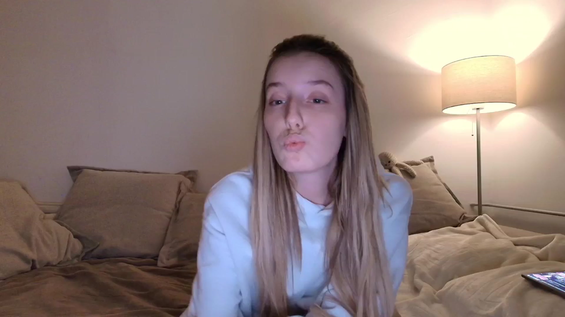 Gallery image thumbnail from Elenaxkiss's myfreecams stream on, 11/30/2025, 02:52 image 18 of 20