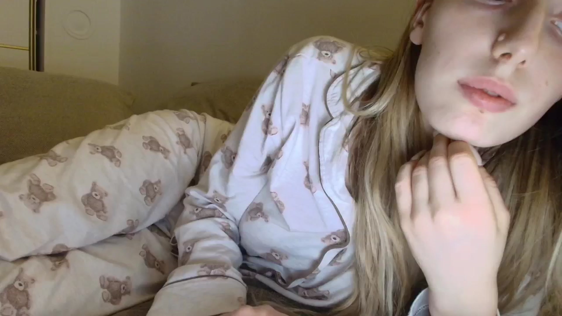 Gallery image thumbnail from Elenaxkiss's myfreecams stream on, 12/02/2025, 19:46 image 17 of 20