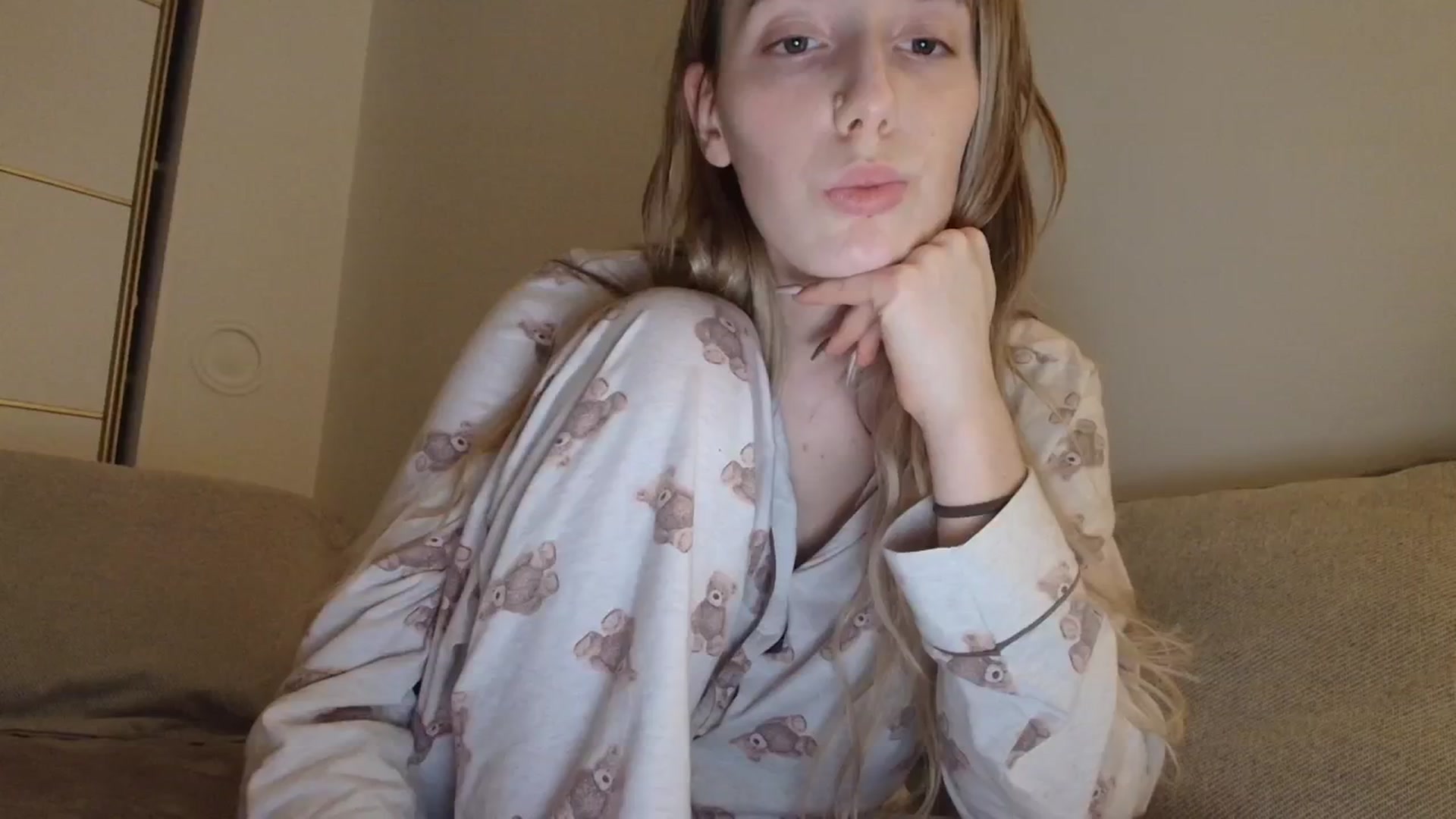Gallery image thumbnail from Elenaxkiss's myfreecams stream on, 12/02/2025, 19:46 image 13 of 20
