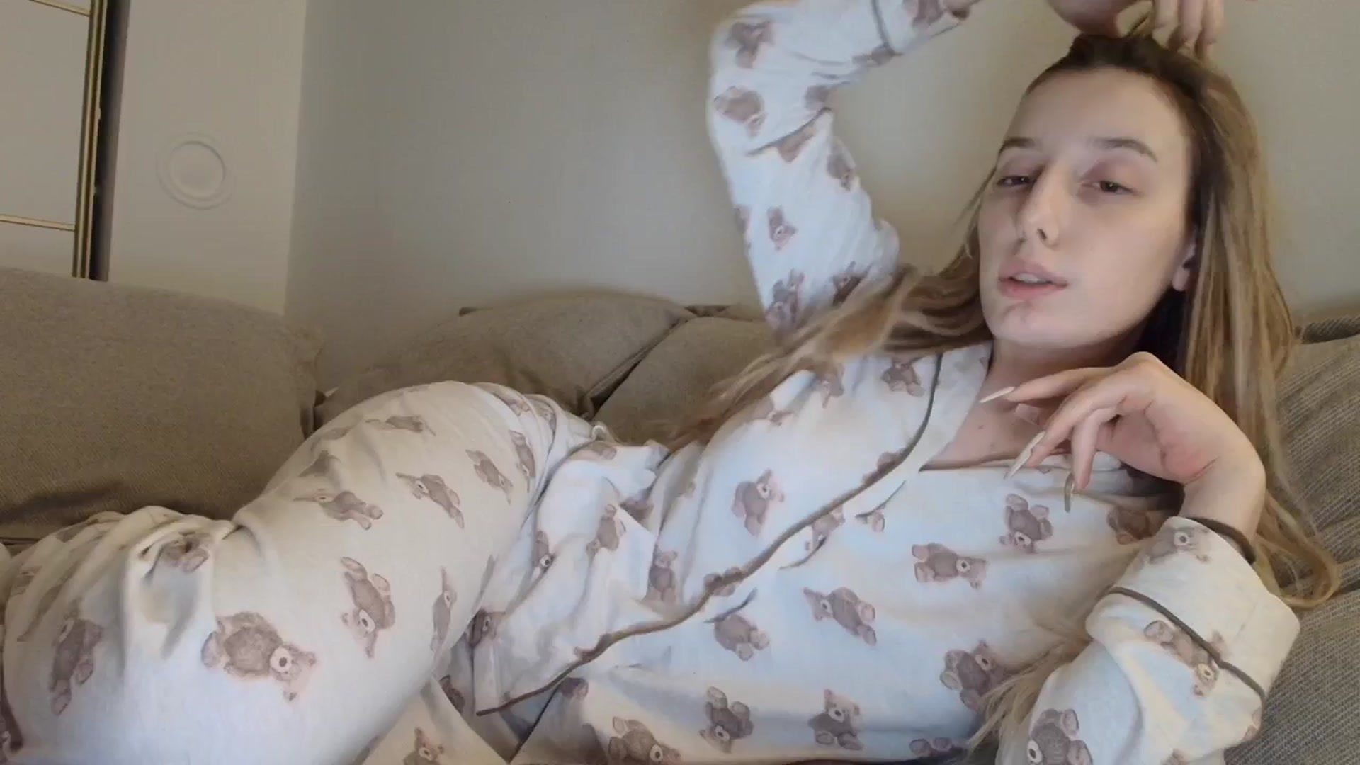 Gallery image thumbnail from Elenaxkiss's myfreecams stream on, 12/02/2025, 19:46 image 15 of 20
