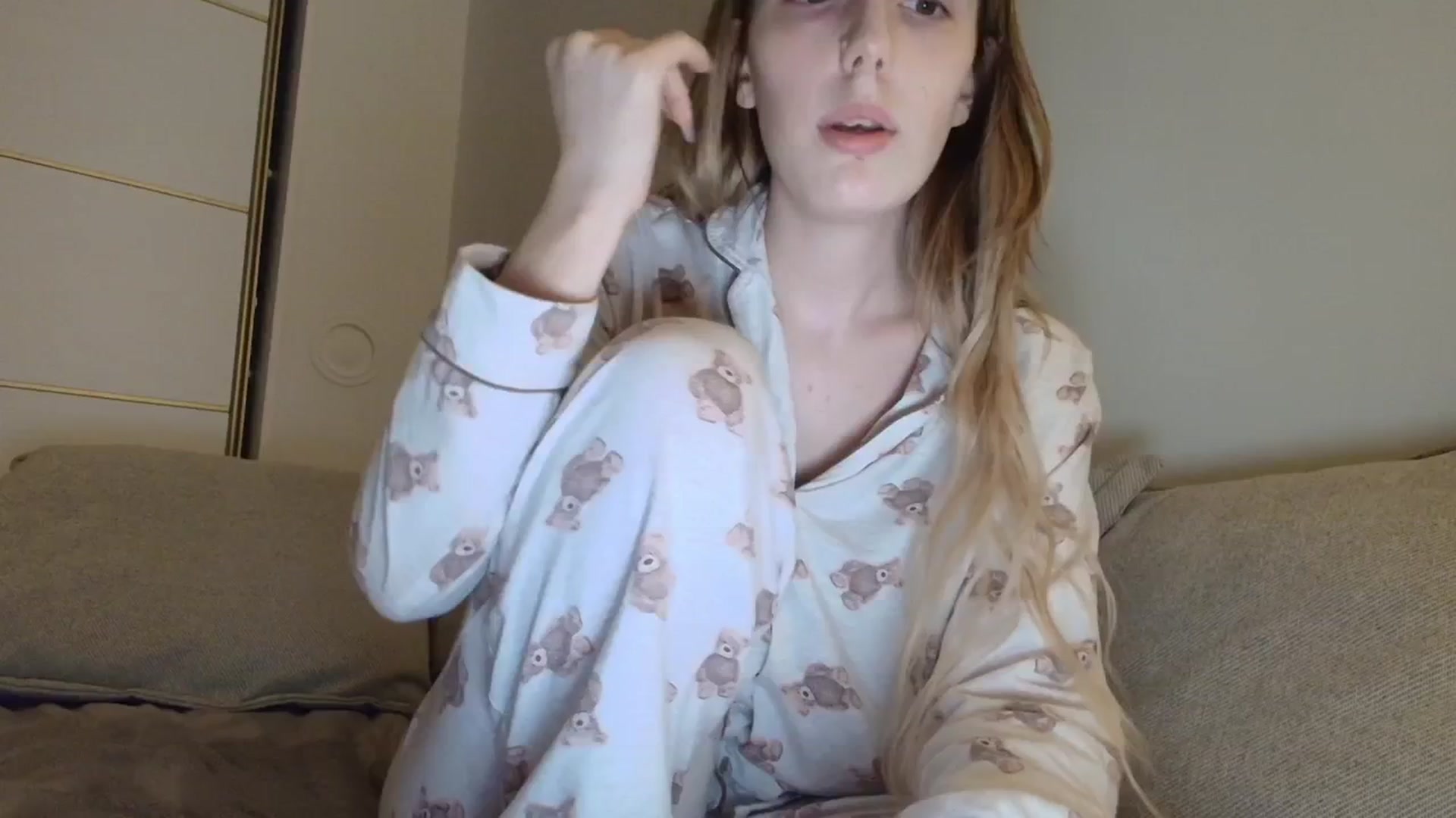 Gallery image thumbnail from Elenaxkiss's myfreecams stream on, 12/02/2025, 19:46 image 2 of 20