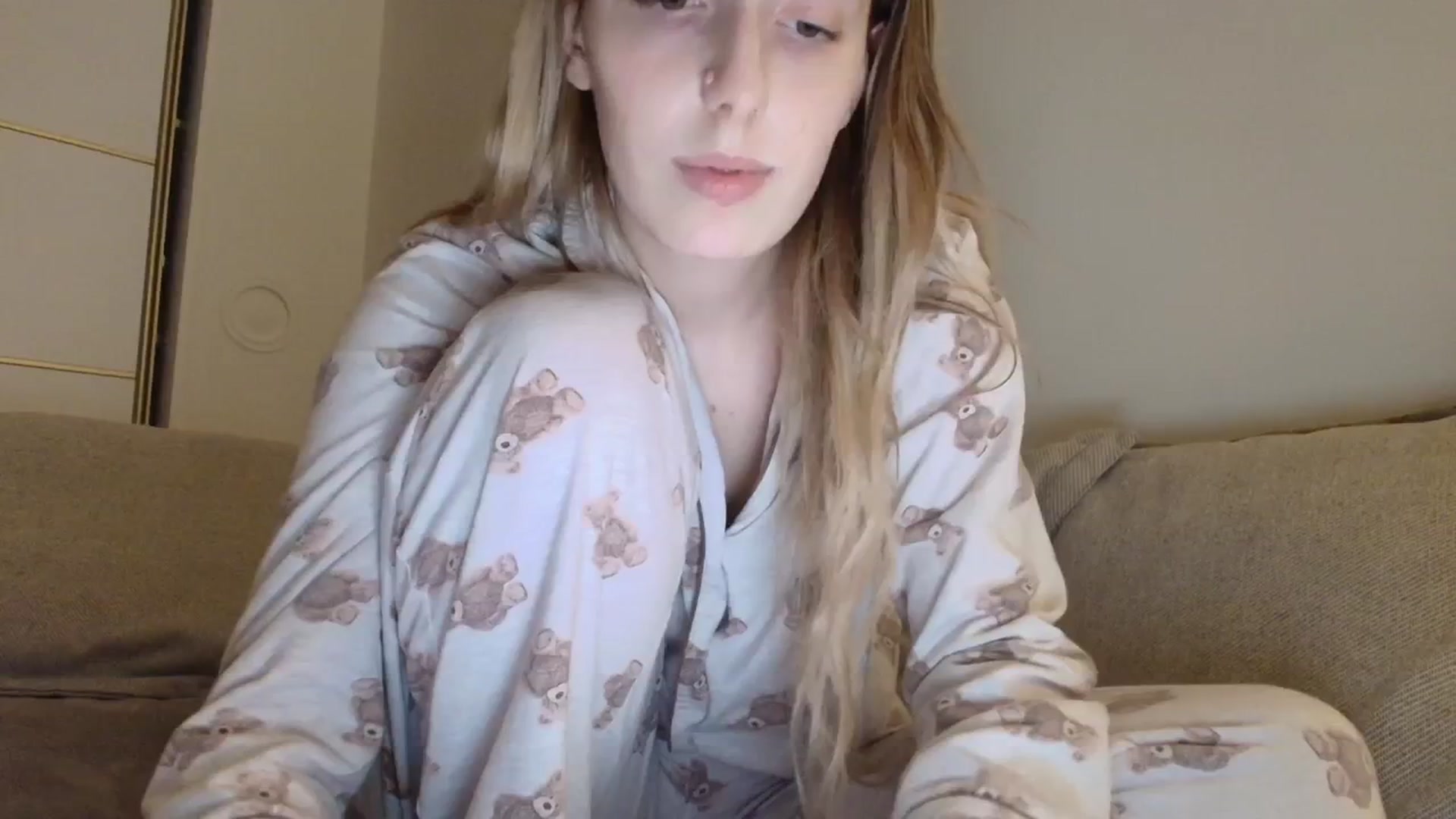 Gallery image thumbnail from Elenaxkiss's myfreecams stream on, 12/02/2025, 19:46 image 4 of 20