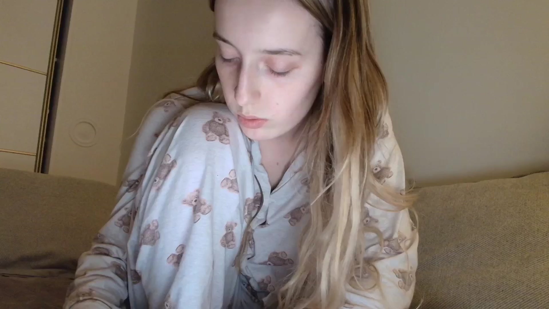 Gallery image thumbnail from Elenaxkiss's myfreecams stream on, 12/02/2025, 19:46 image 10 of 20