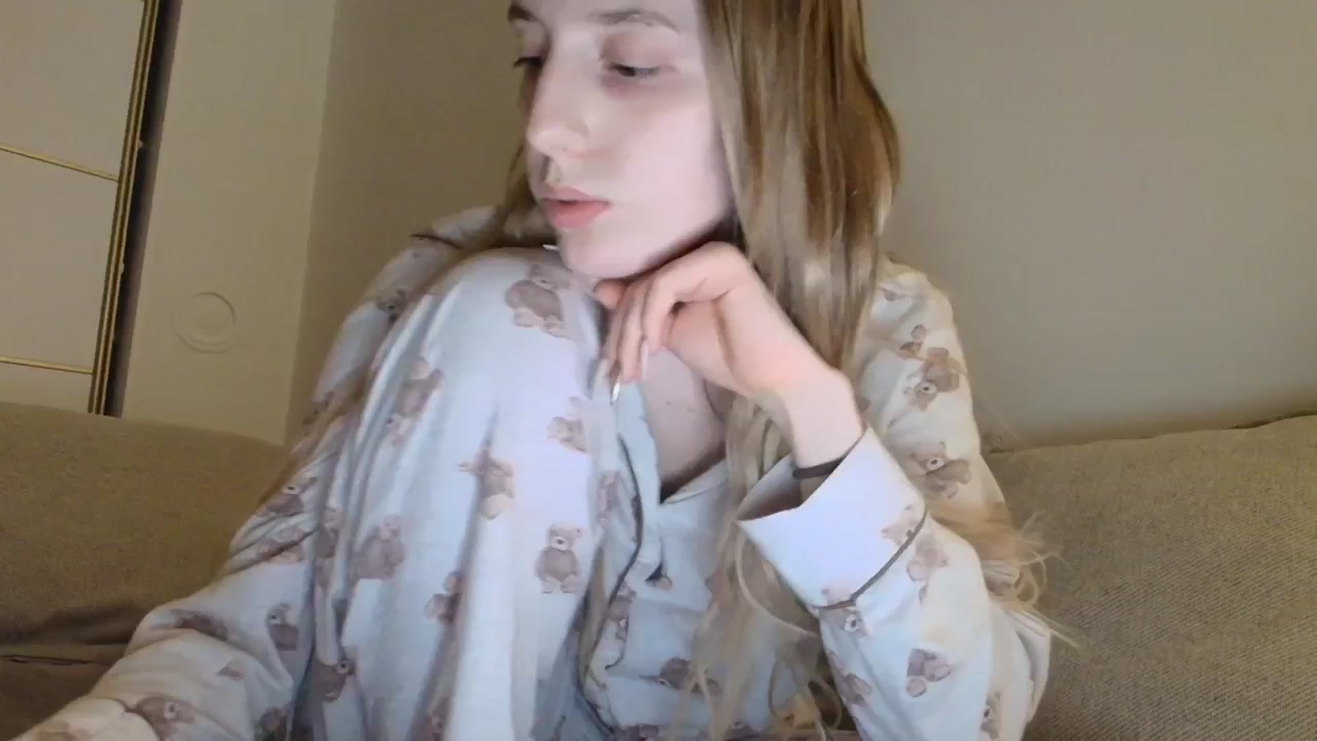 Gallery image thumbnail from Elenaxkiss's myfreecams stream on, 12/02/2025, 19:46 image 12 of 20