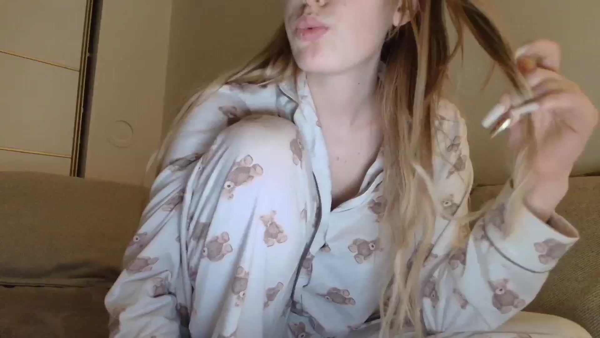 Gallery image thumbnail from Elenaxkiss's myfreecams stream on, 12/02/2025, 19:46 image 6 of 20