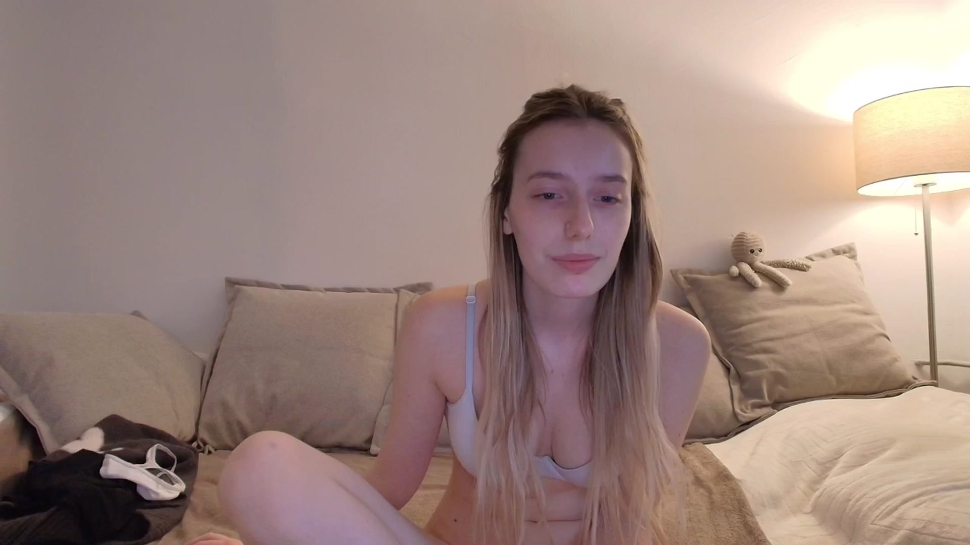 Gallery image thumbnail from Elenaxkiss's myfreecams stream on, 12/03/2025, 12:24 image 14 of 20