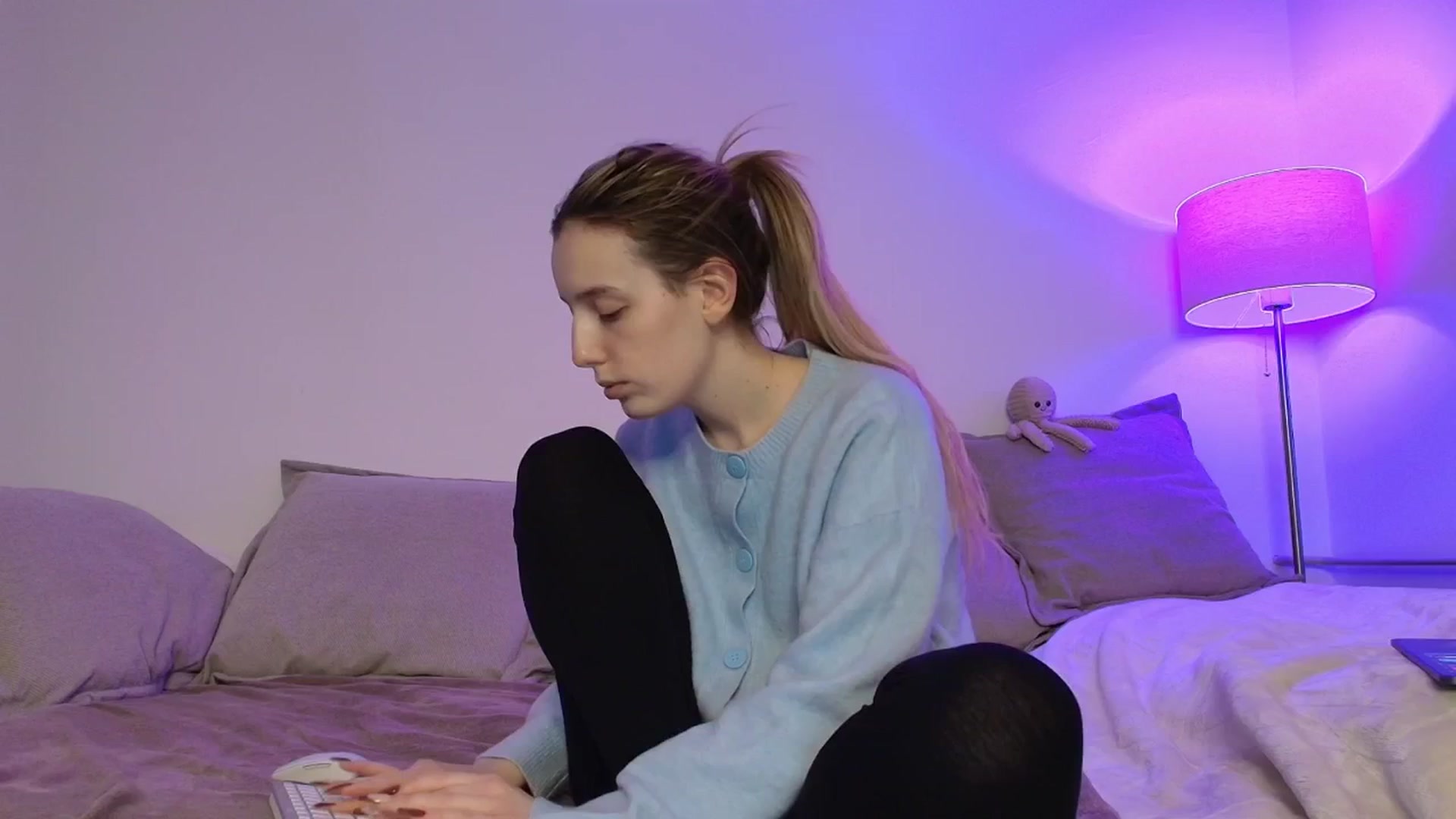 Gallery image thumbnail from Elenaxkiss's myfreecams stream on, 12/03/2025, 20:48 image 19 of 20