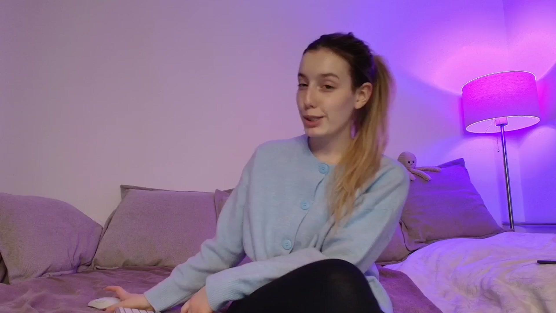 Gallery image thumbnail from Elenaxkiss's myfreecams stream on, 12/03/2025, 20:48 image 1 of 20