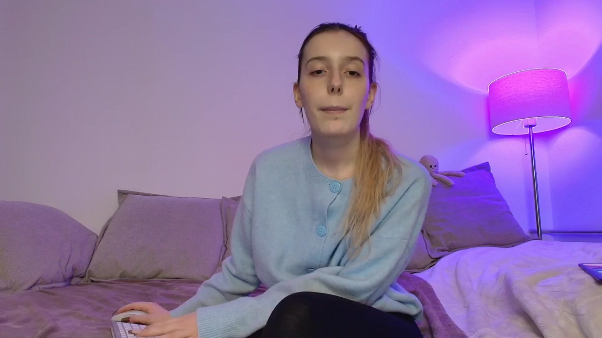 Gallery image thumbnail from Elenaxkiss's myfreecams stream on, 12/03/2025, 20:48 image 18 of 20