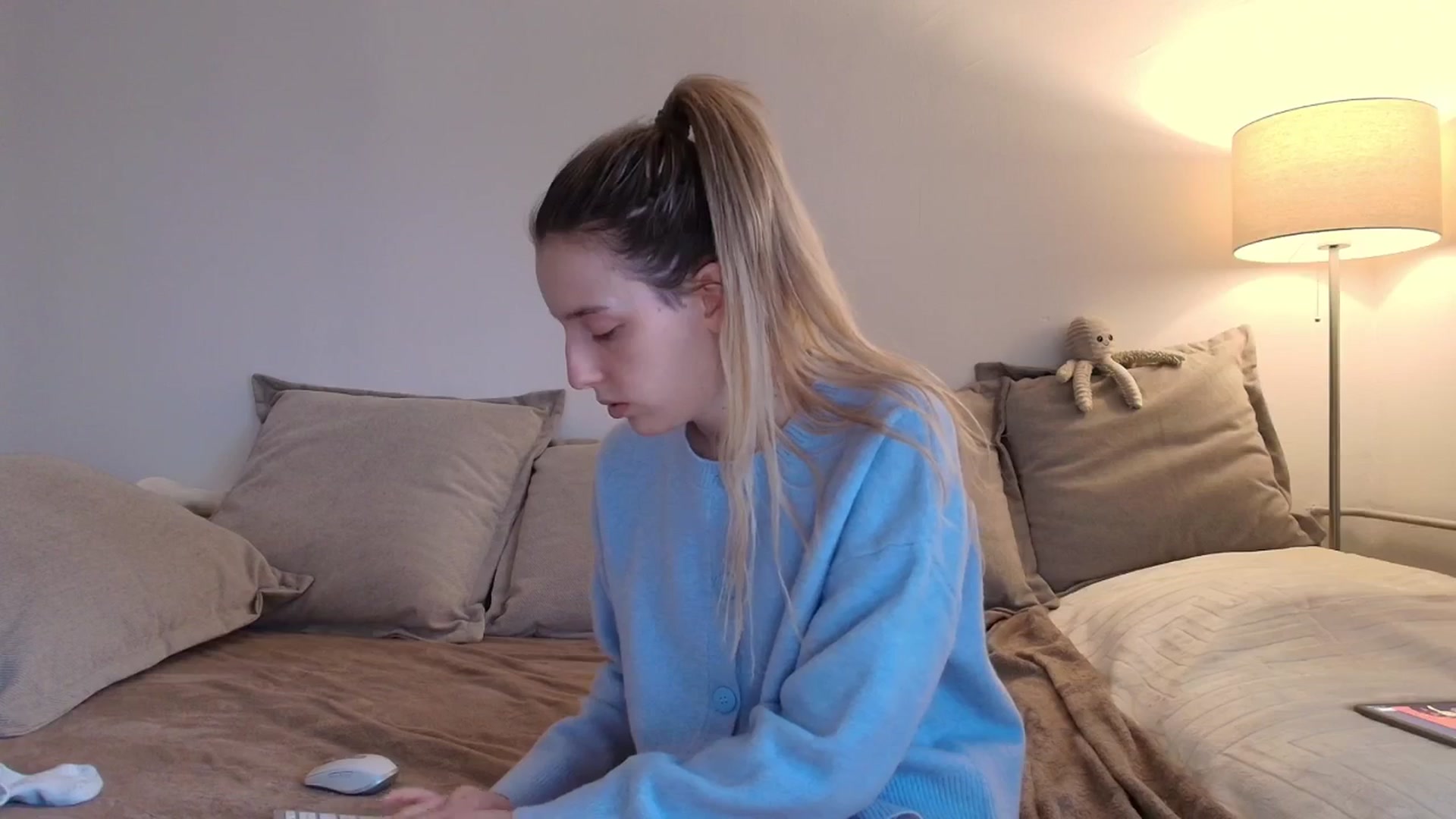 Gallery image thumbnail from Elenaxkiss's myfreecams stream on, 12/04/2025, 09:42 image 19 of 20
