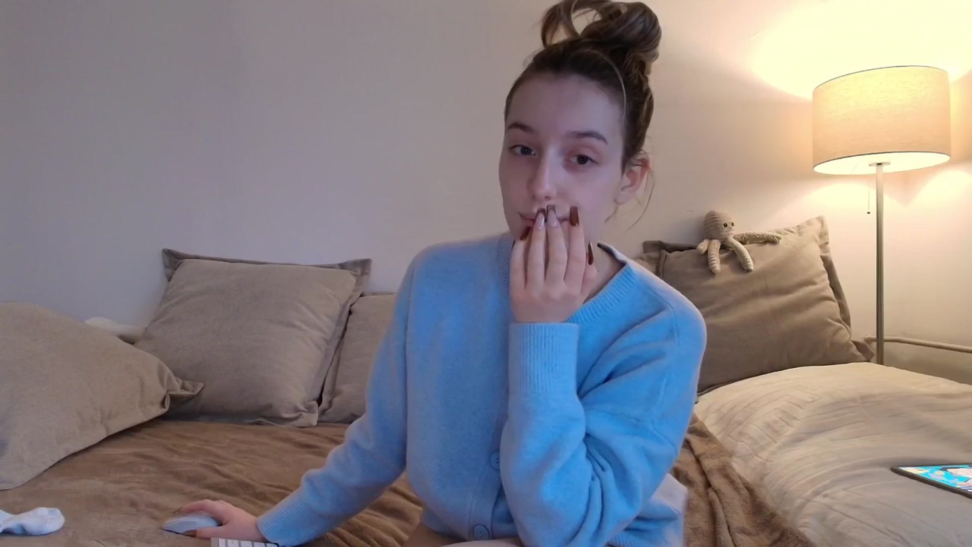 Gallery image thumbnail from Elenaxkiss's myfreecams stream on, 12/04/2025, 09:42 image 9 of 20