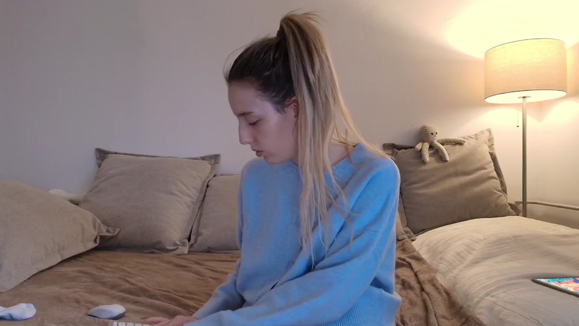 Gallery image thumbnail from Elenaxkiss's myfreecams stream on, 12/04/2025, 09:42 image 6 of 20