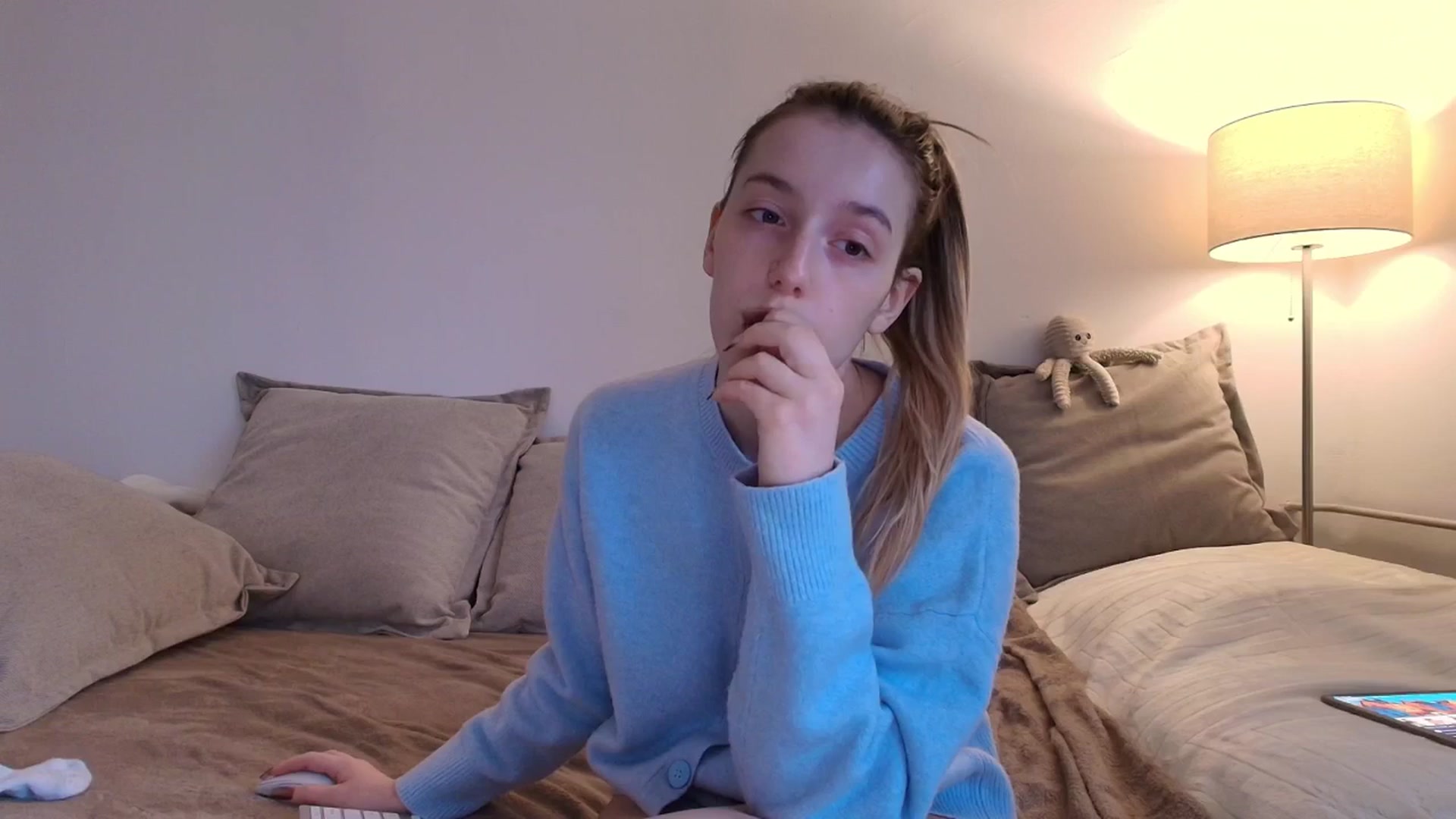 Gallery image thumbnail from Elenaxkiss's myfreecams stream on, 12/04/2025, 09:42 image 12 of 20