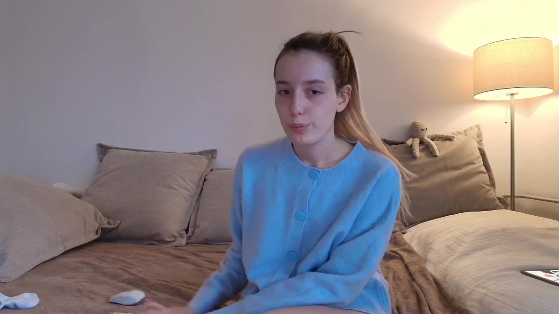 Gallery image thumbnail from Elenaxkiss's myfreecams stream on, 12/04/2025, 09:42 image 17 of 20