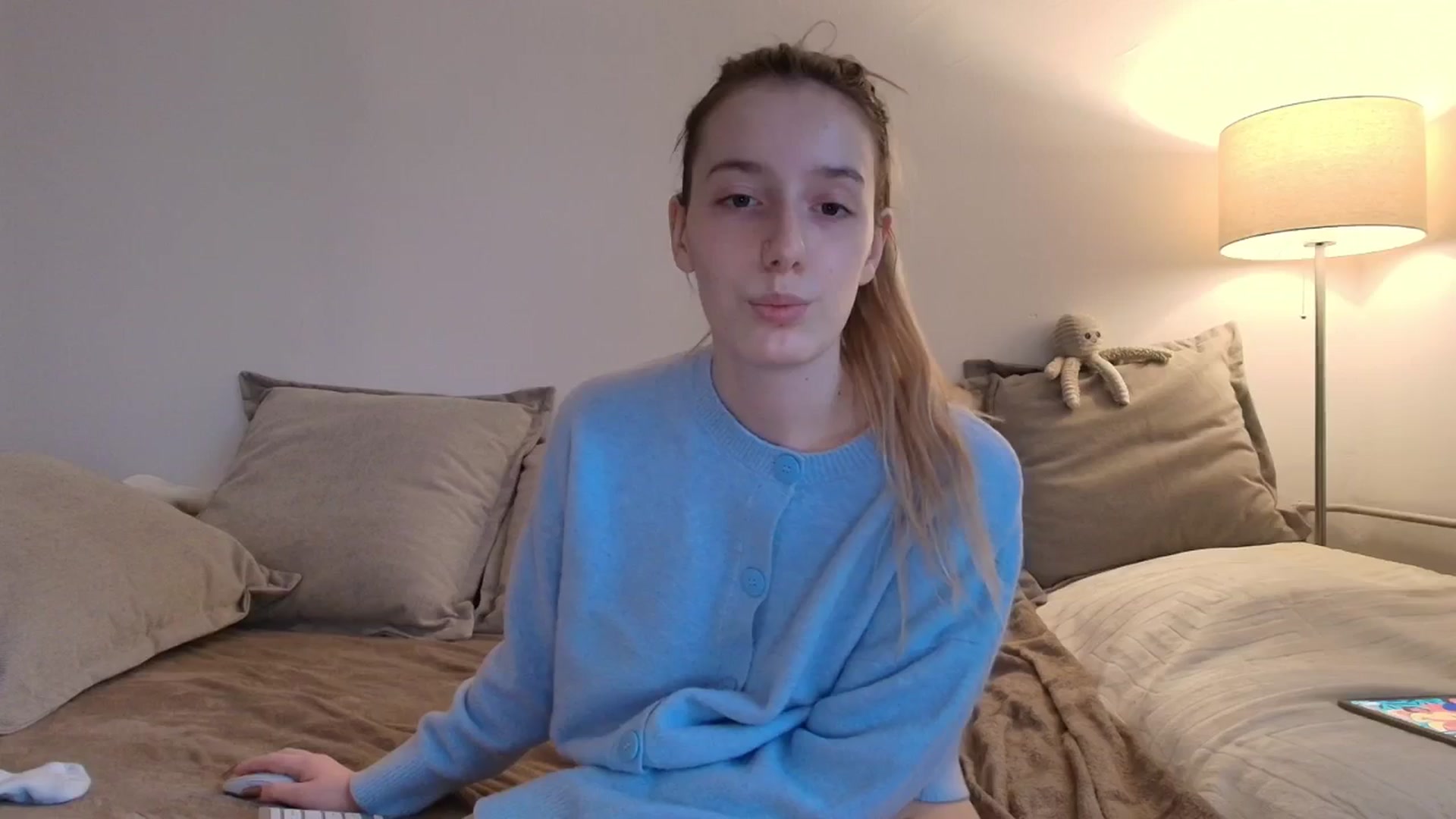Gallery image thumbnail from Elenaxkiss's myfreecams stream on, 12/04/2025, 09:42 image 5 of 20