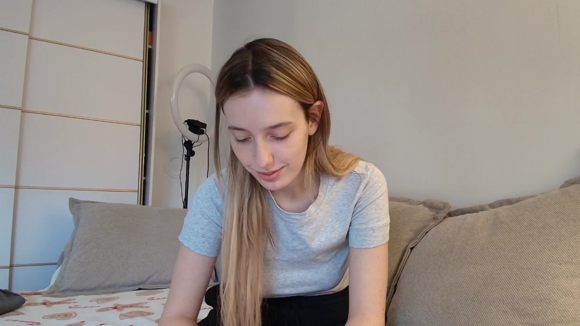 Gallery image thumbnail from Elenaxkiss's myfreecams stream on, 12/08/2025, 09:20 image 16 of 20