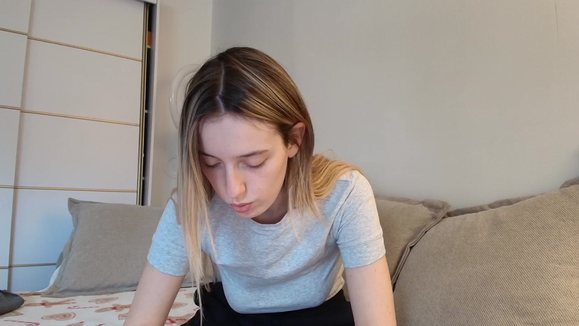 Gallery image thumbnail from Elenaxkiss's myfreecams stream on, 12/08/2025, 09:20 image 19 of 20