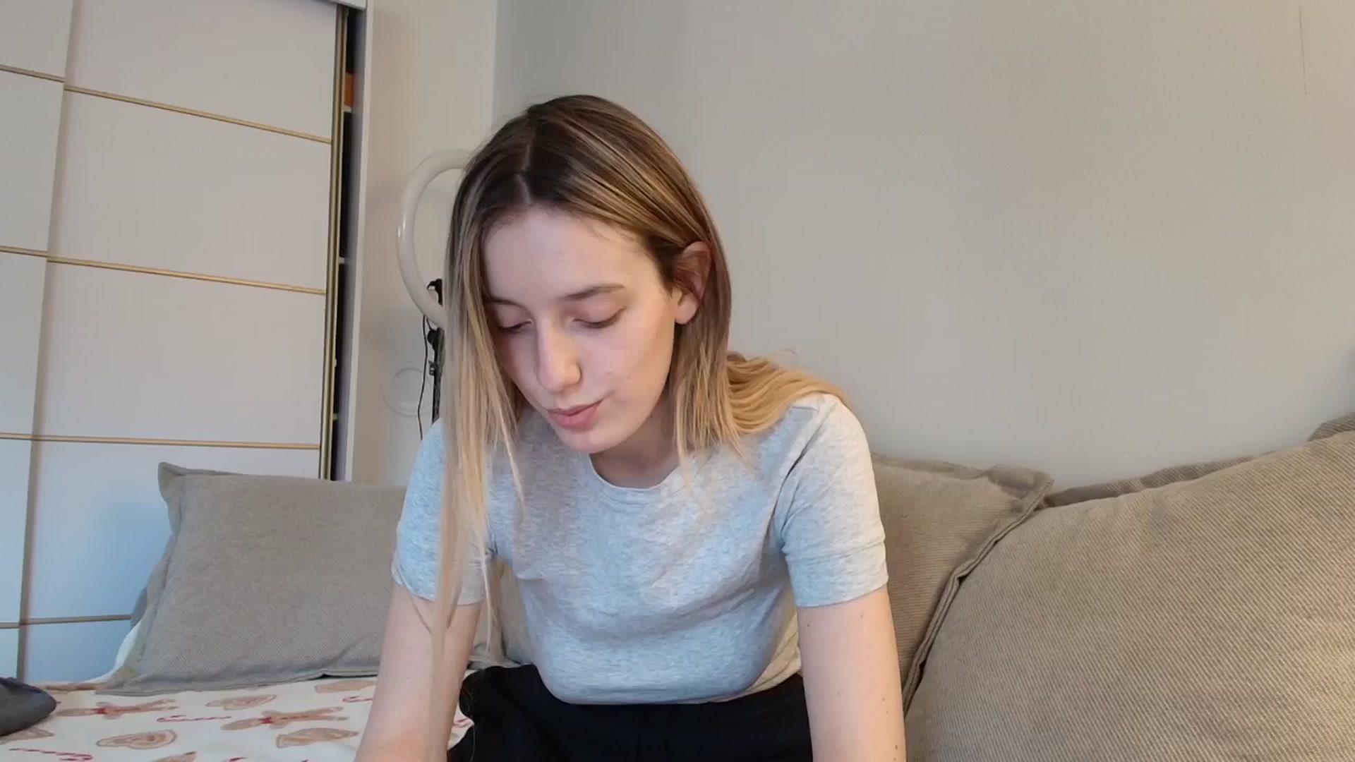 Gallery image thumbnail from Elenaxkiss's myfreecams stream on, 12/08/2025, 09:20 image 20 of 20