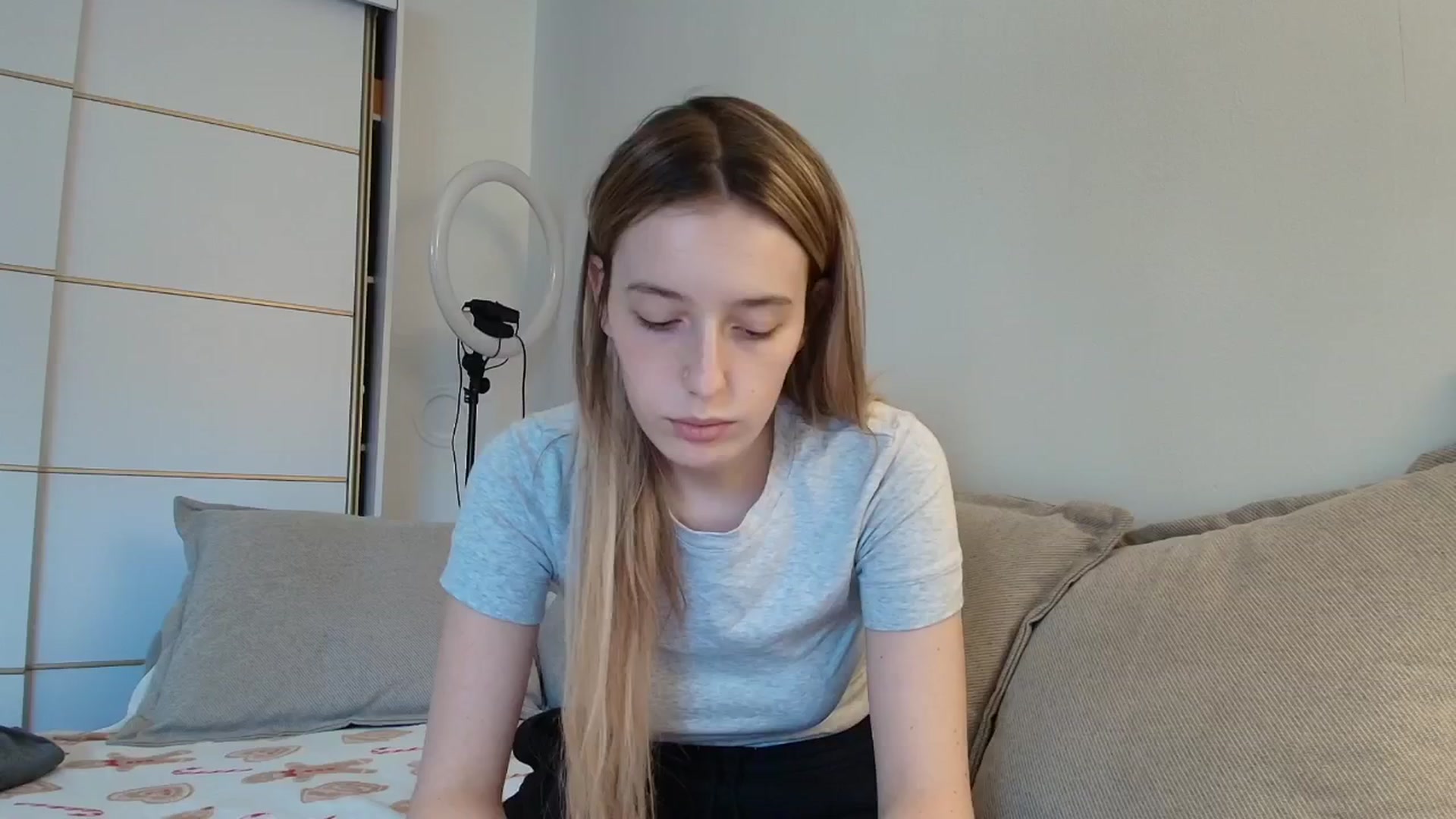 Gallery image thumbnail from Elenaxkiss's myfreecams stream on, 12/08/2025, 09:20 image 15 of 20