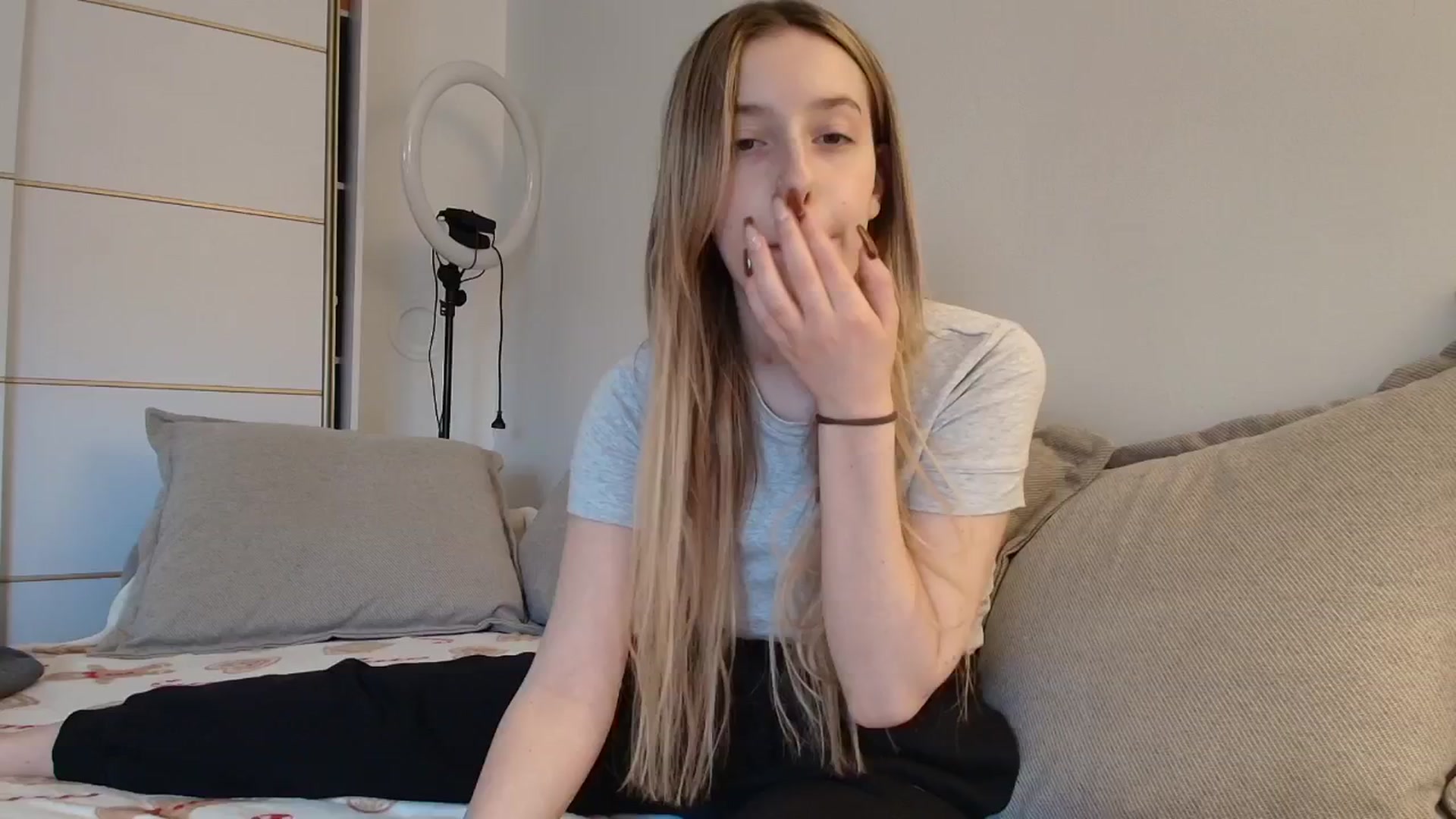Gallery image thumbnail from Elenaxkiss's myfreecams stream on, 12/08/2025, 09:20 image 11 of 20
