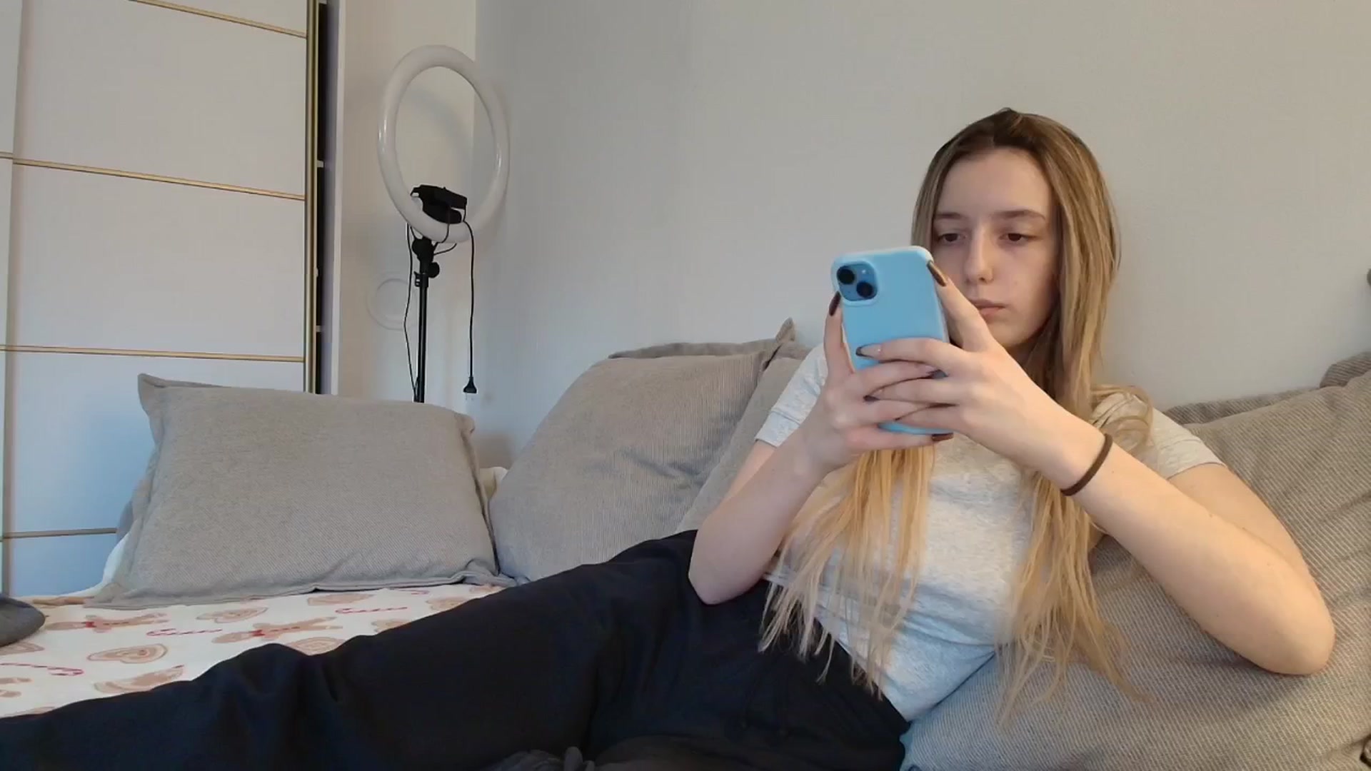 Gallery image thumbnail from Elenaxkiss's myfreecams stream on, 12/08/2025, 09:20 image 8 of 20