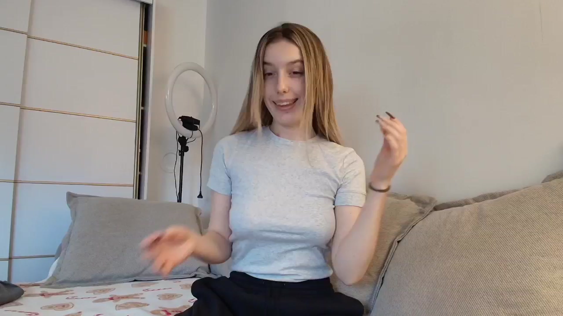 Gallery image thumbnail from Elenaxkiss's myfreecams stream on, 12/08/2025, 09:20 image 18 of 20