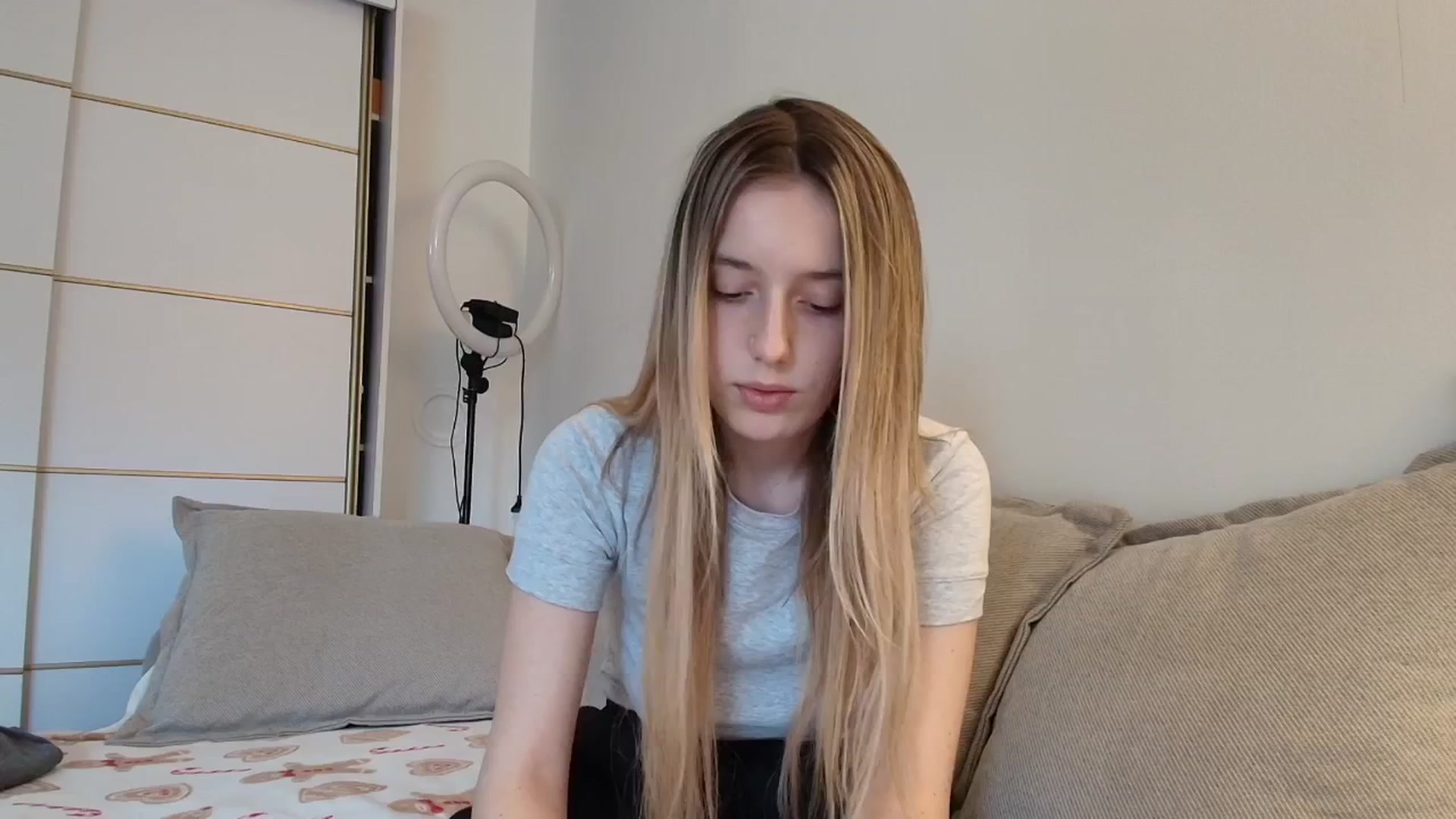 Gallery image thumbnail from Elenaxkiss's myfreecams stream on, 12/08/2025, 09:20 image 17 of 20