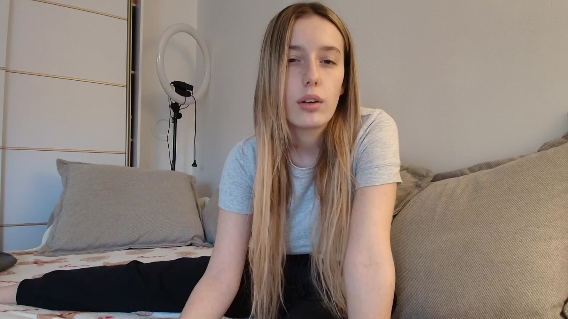 Gallery image thumbnail from Elenaxkiss's myfreecams stream on, 12/08/2025, 09:20 image 12 of 20