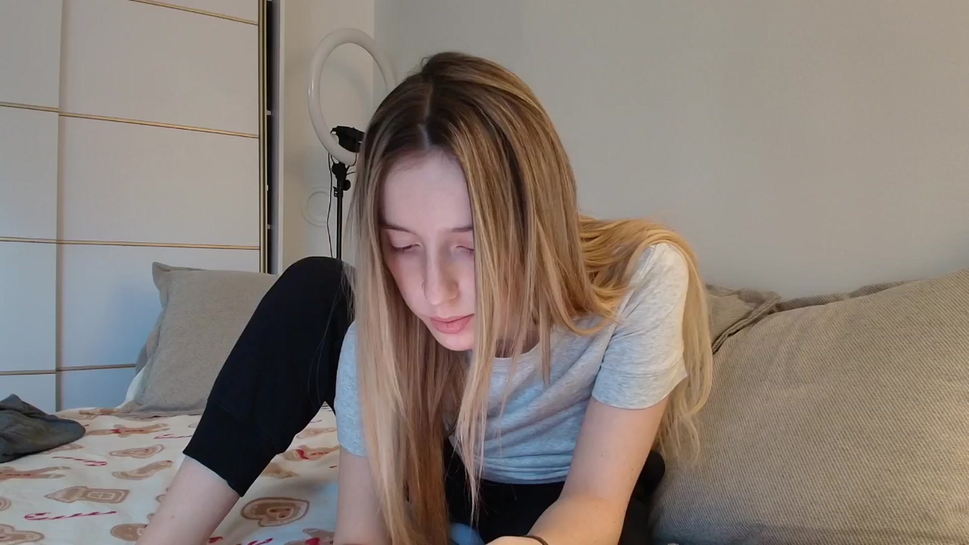 Gallery image thumbnail from Elenaxkiss's myfreecams stream on, 12/08/2025, 11:35 image 7 of 20