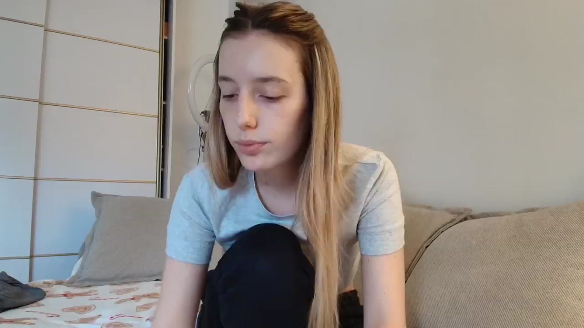 Gallery image thumbnail from Elenaxkiss's myfreecams stream on, 12/08/2025, 11:35 image 12 of 20