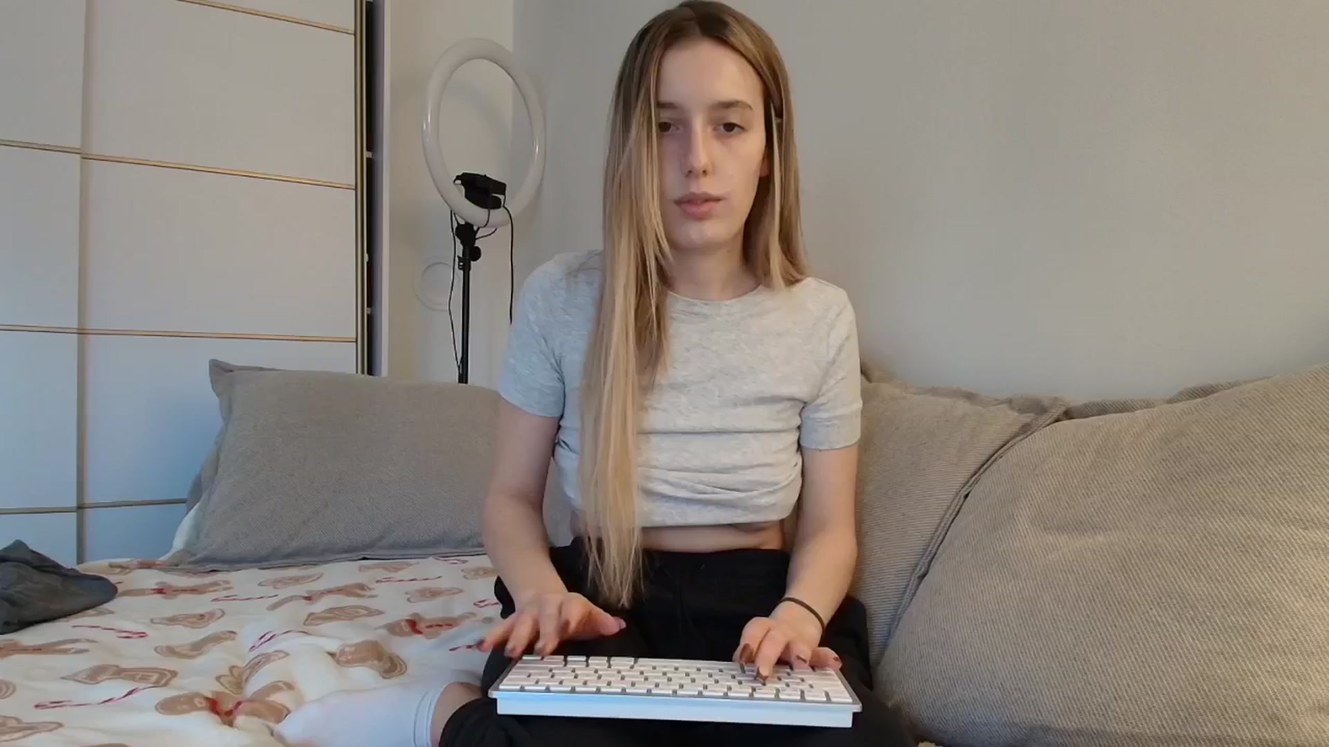 Gallery image thumbnail from Elenaxkiss's myfreecams stream on, 12/08/2025, 11:35 image 6 of 20
