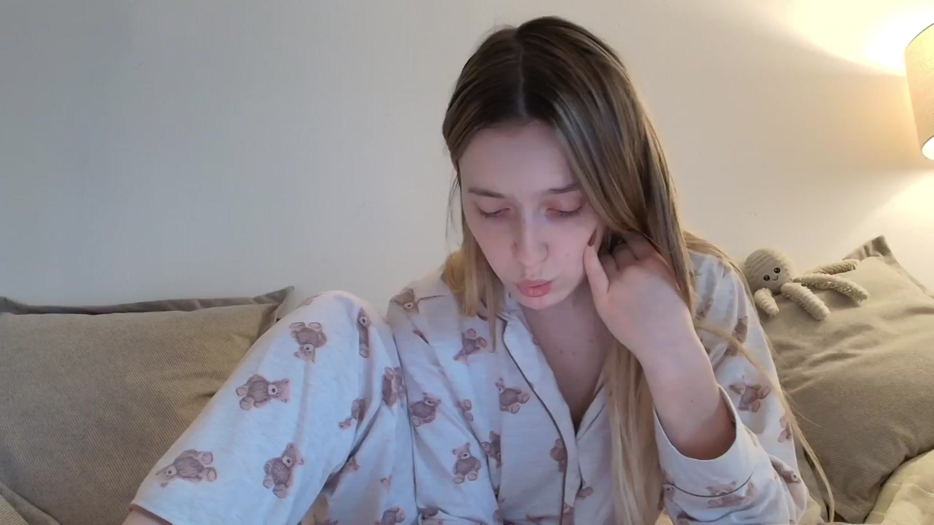 Gallery image thumbnail from Elenaxkiss's myfreecams stream on, 12/12/2025, 11:48 image 18 of 20
