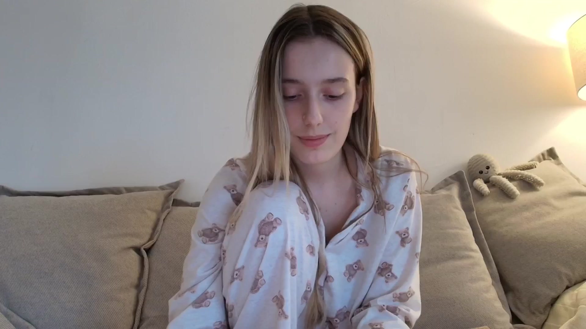 Gallery image thumbnail from Elenaxkiss's myfreecams stream on, 12/12/2025, 11:48 image 13 of 20