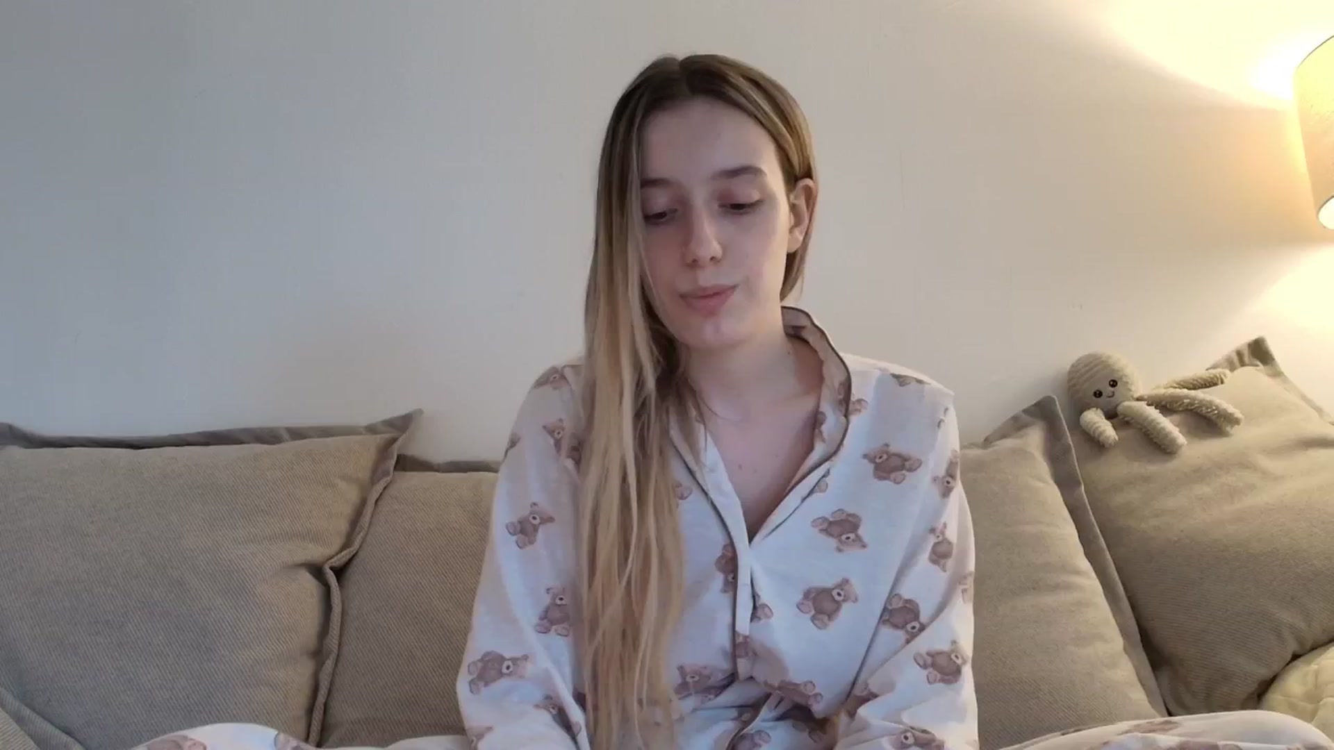 Gallery image thumbnail from Elenaxkiss's myfreecams stream on, 12/12/2025, 11:48 image 14 of 20