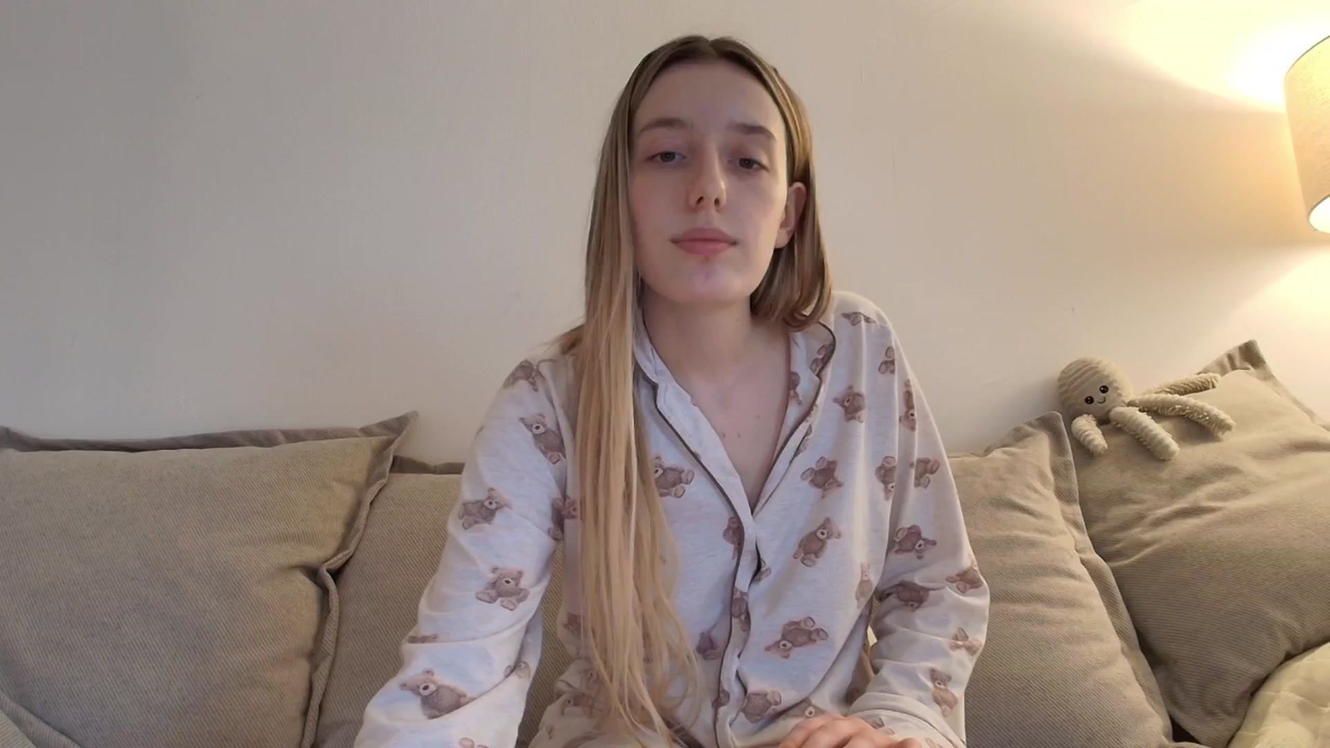 Gallery image thumbnail from Elenaxkiss's myfreecams stream on, 12/12/2025, 11:48 image 17 of 20