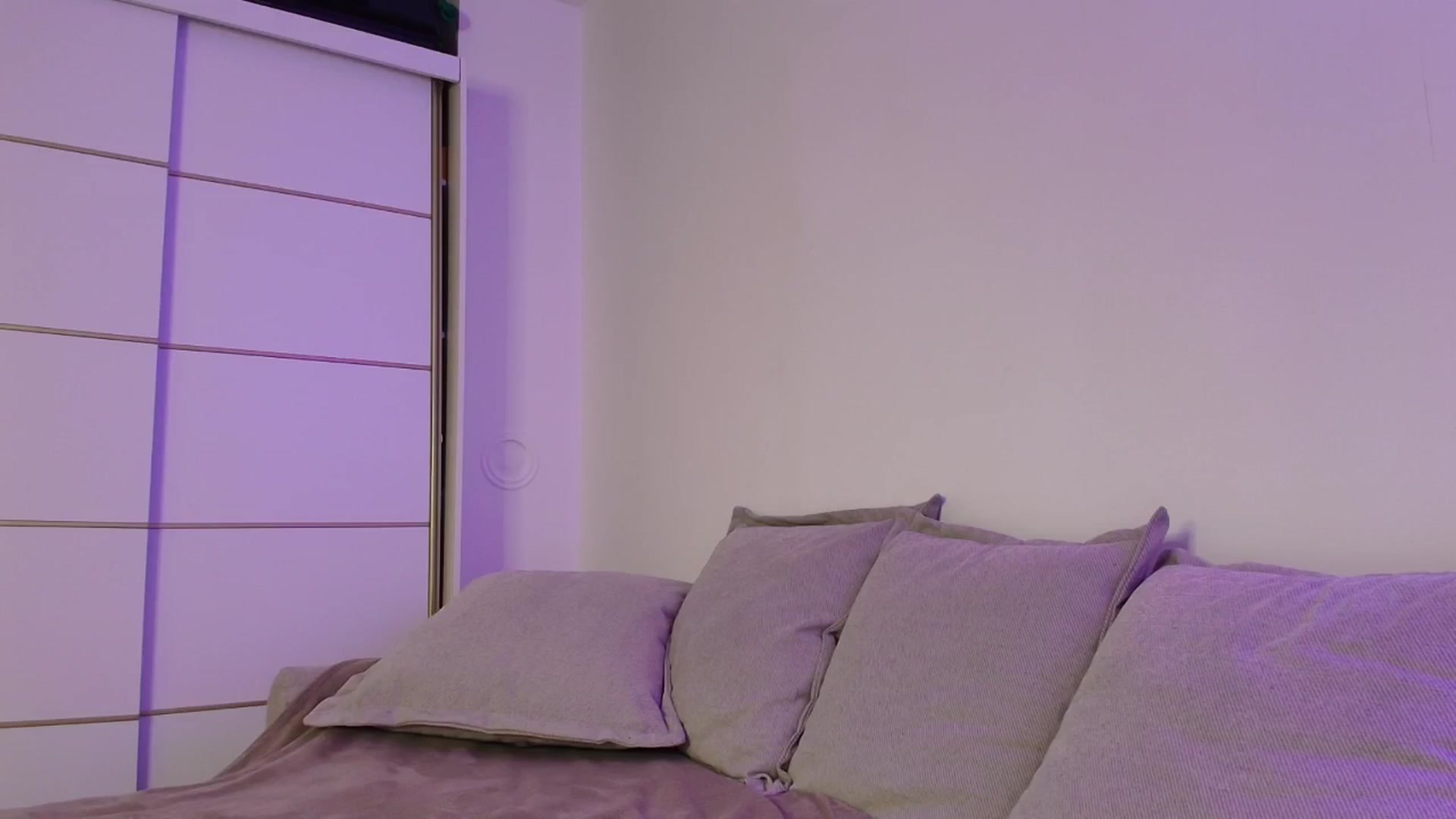 Gallery image thumbnail from Elenaxkiss's myfreecams stream on, 12/12/2025, 18:00 image 13 of 20