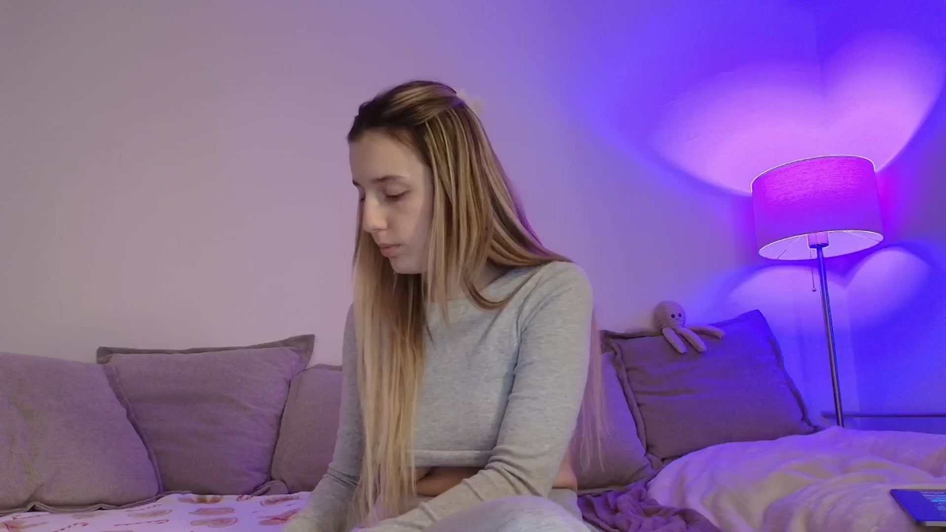Gallery image thumbnail from Elenaxkiss's myfreecams stream on, 12/14/2025, 20:43 image 6 of 20