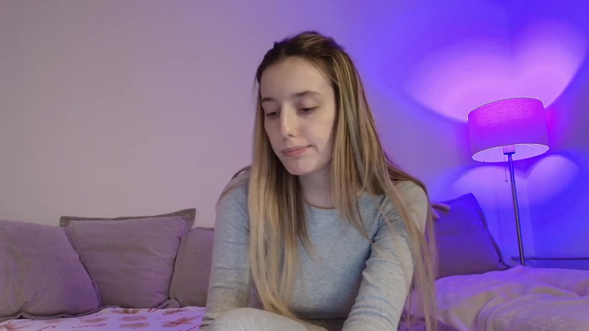 Gallery image thumbnail from Elenaxkiss's myfreecams stream on, 12/14/2025, 20:43 image 15 of 20