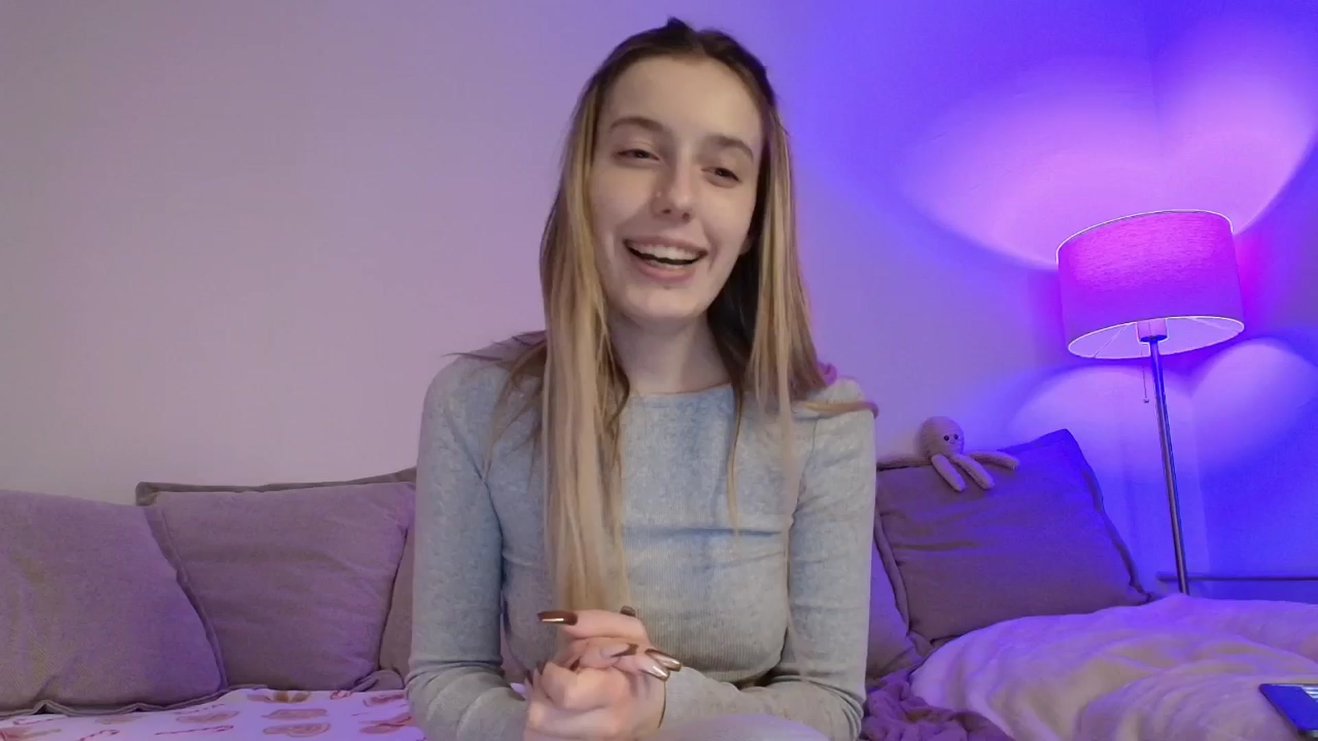 Gallery image thumbnail from Elenaxkiss's myfreecams stream on, 12/14/2025, 20:43 image 3 of 20