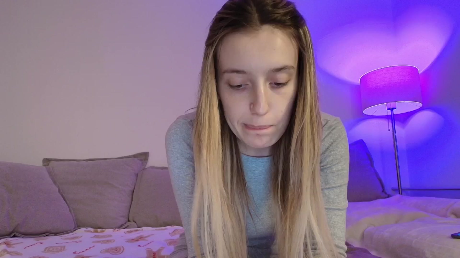 Gallery image thumbnail from Elenaxkiss's myfreecams stream on, 12/14/2025, 20:43 image 17 of 20