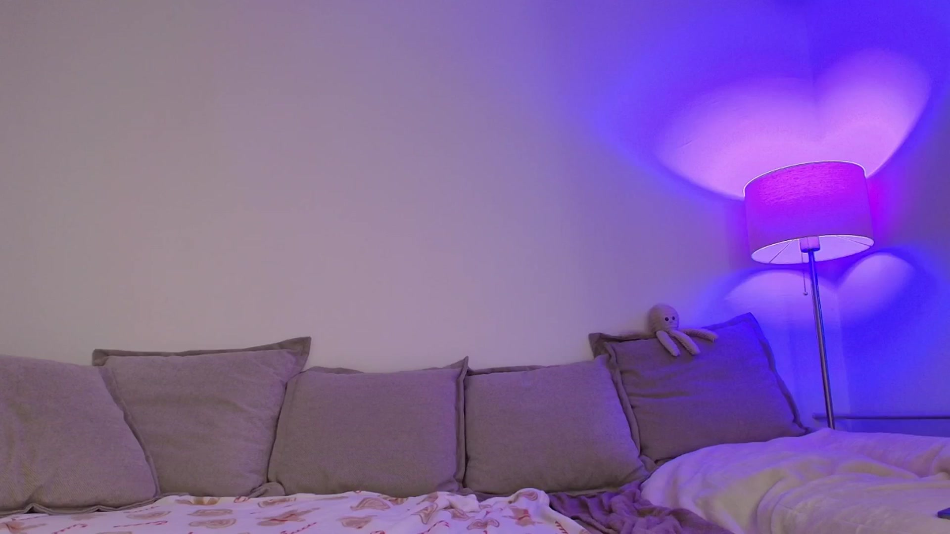 Gallery image thumbnail from Elenaxkiss's myfreecams stream on, 12/14/2025, 20:43 image 14 of 20