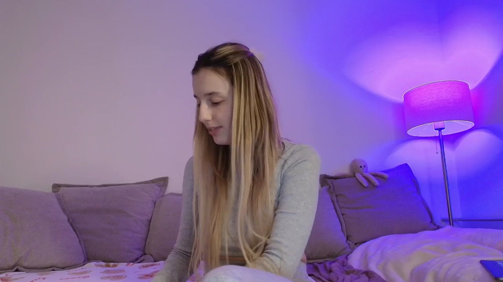 Gallery image thumbnail from Elenaxkiss's myfreecams stream on, 12/14/2025, 20:43 image 4 of 20