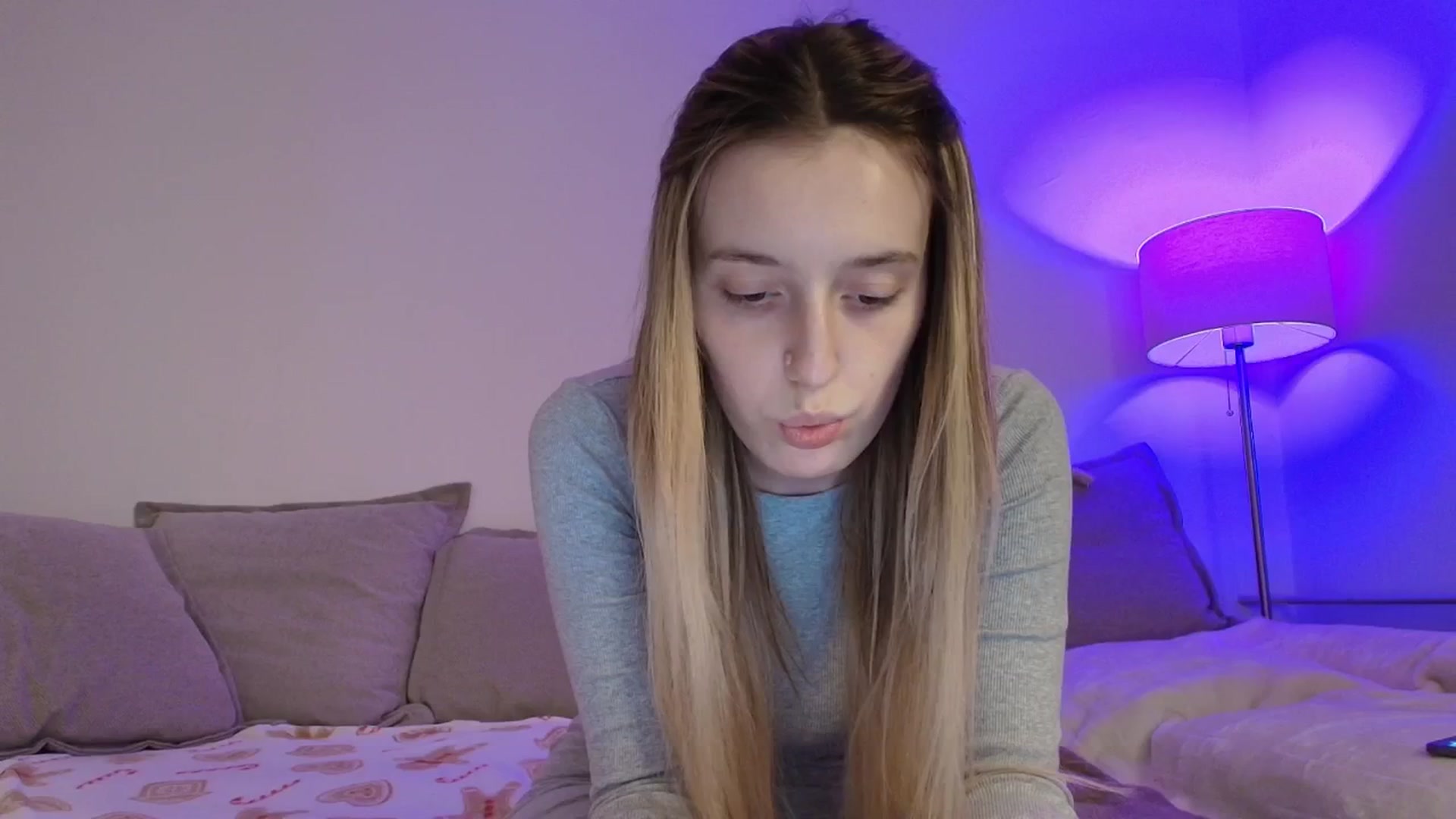 Gallery image thumbnail from Elenaxkiss's myfreecams stream on, 12/14/2025, 20:43 image 18 of 20