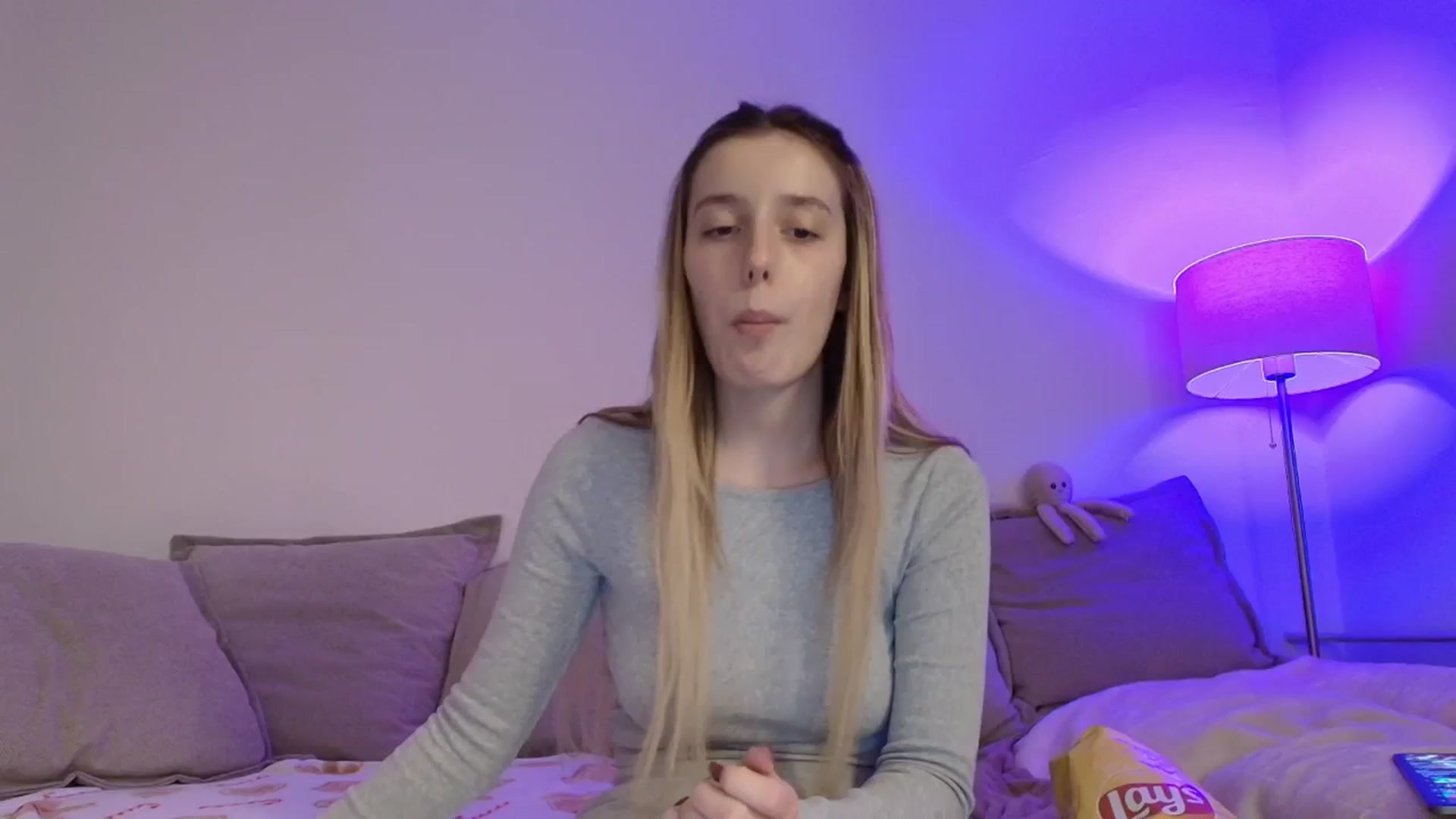 Gallery image thumbnail from Elenaxkiss's myfreecams stream on, 12/14/2025, 20:43 image 8 of 20